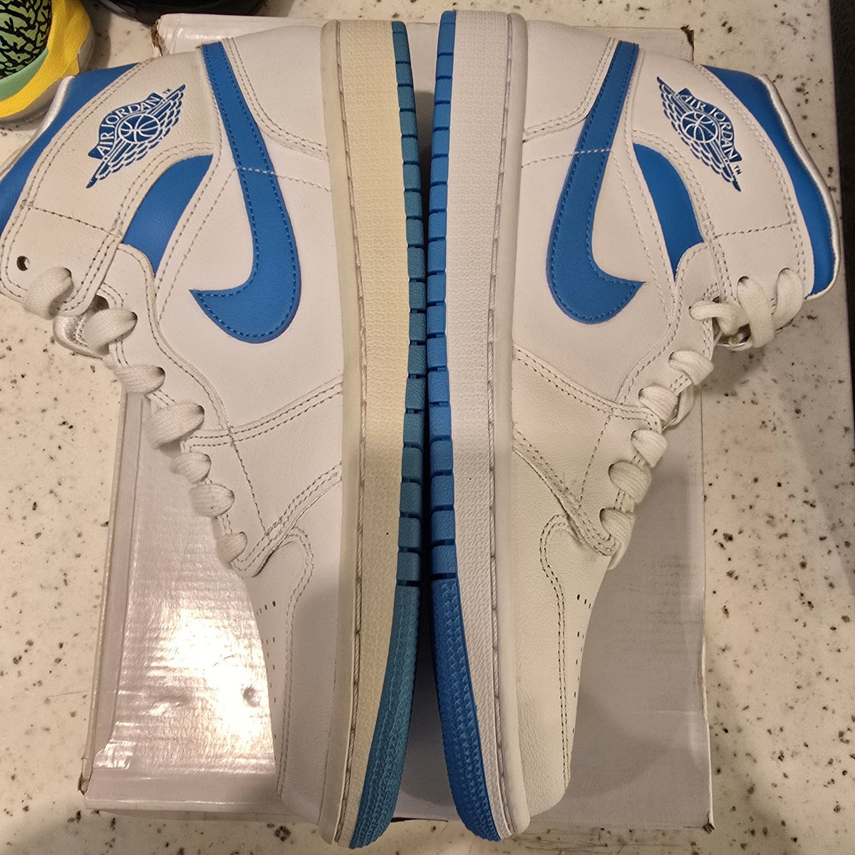 Size 8.5 - Air Jordan 1 Mid UNC Women's (Yellowing)