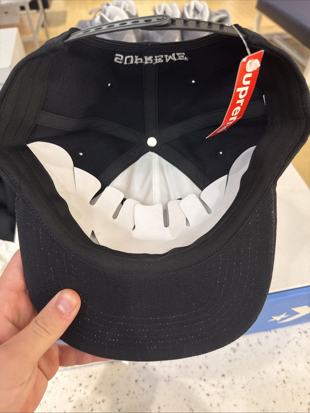 Supreme Side Pocket Script Logo 6-Panel  Season SS18 Black
