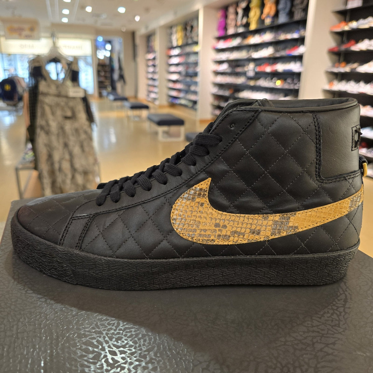 Size 12 - Supreme x Nike Zoom Blazer QS SB Mid Black Snakeskin