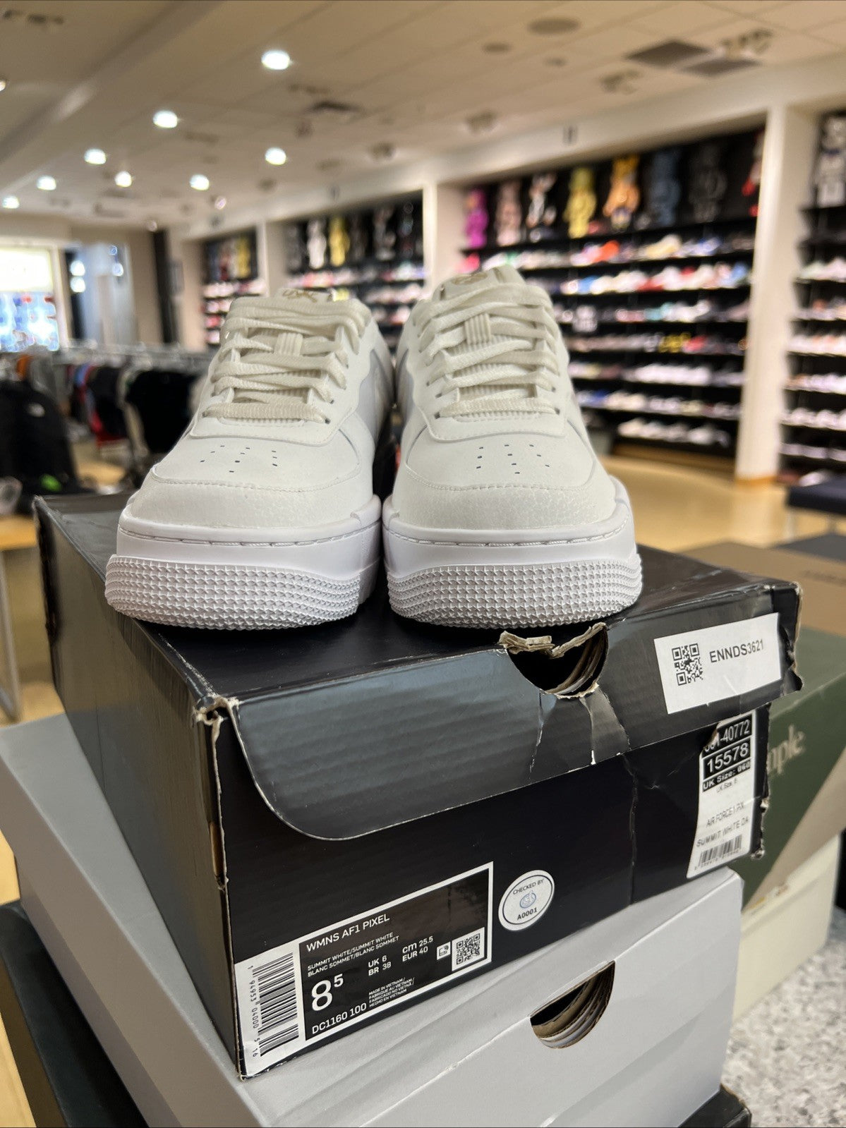 Nike Air Force 1 Pixel White Gold Chain Womens Sz 8.5 DEFECT