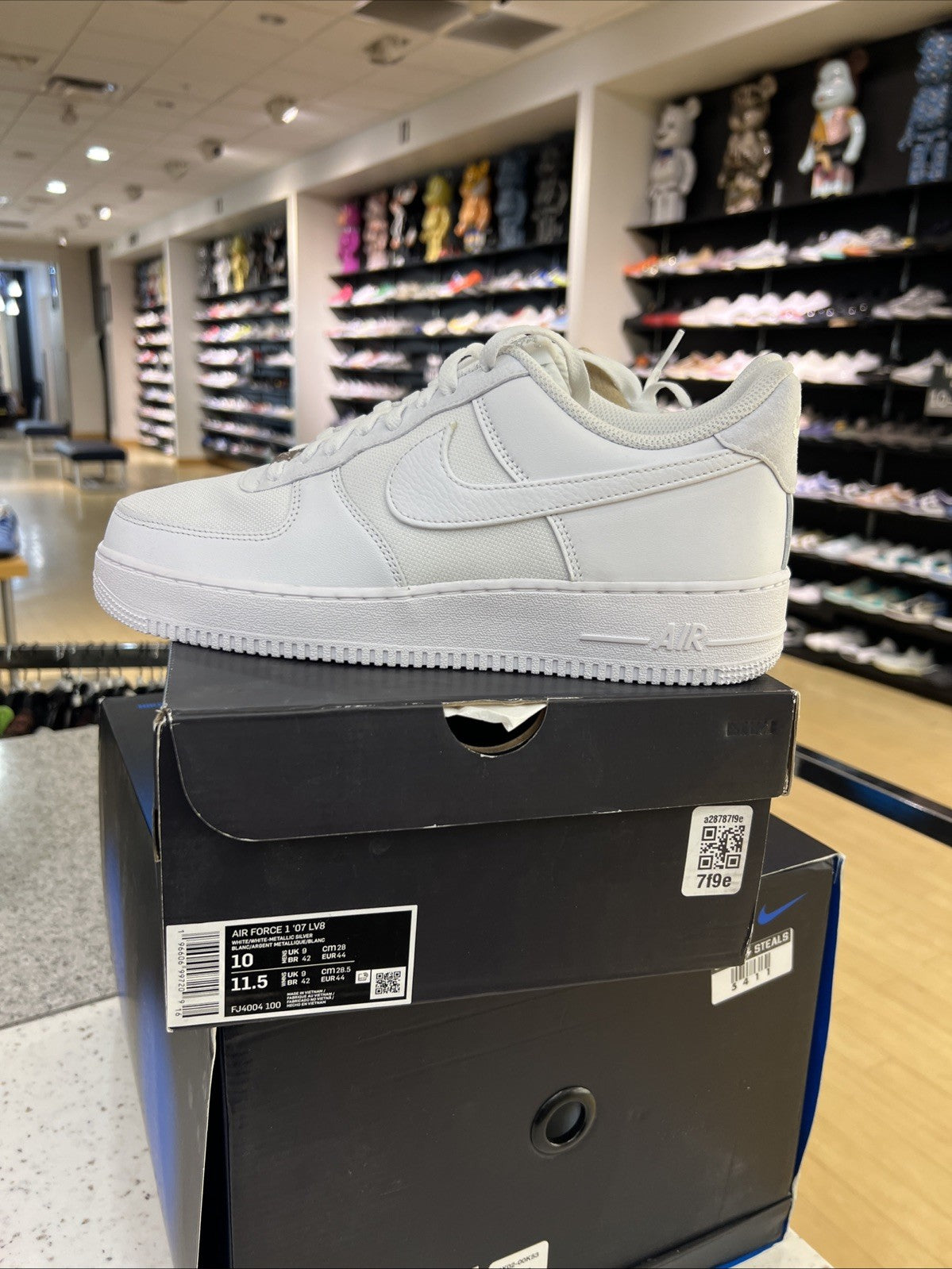 Nike Air Force 1 '07 LV8 'White Metallic Silver' Sz 10