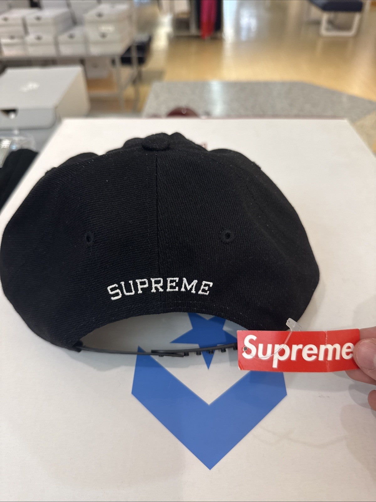 Supreme Side Pocket Script Logo 6-Panel  Season SS18 Black