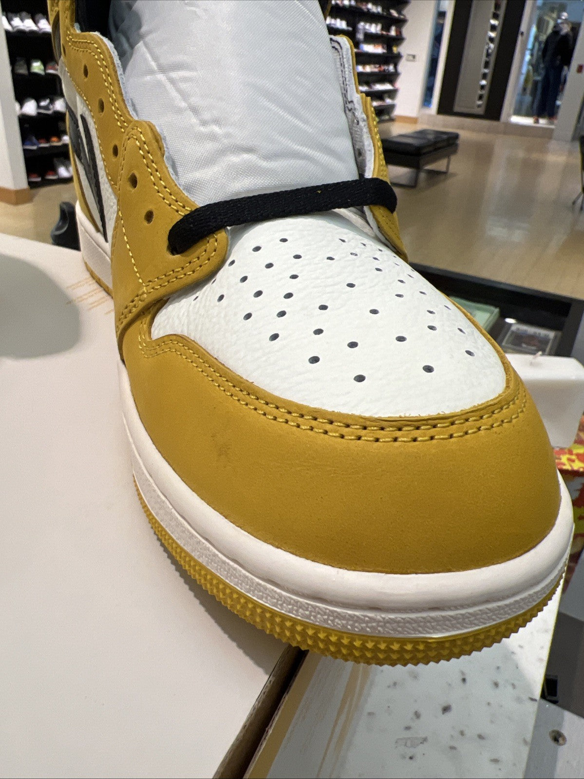 Nike Air Jordan 1 Retro High Yellow Ochre/Black/Sail Sz 13 MISSING LID