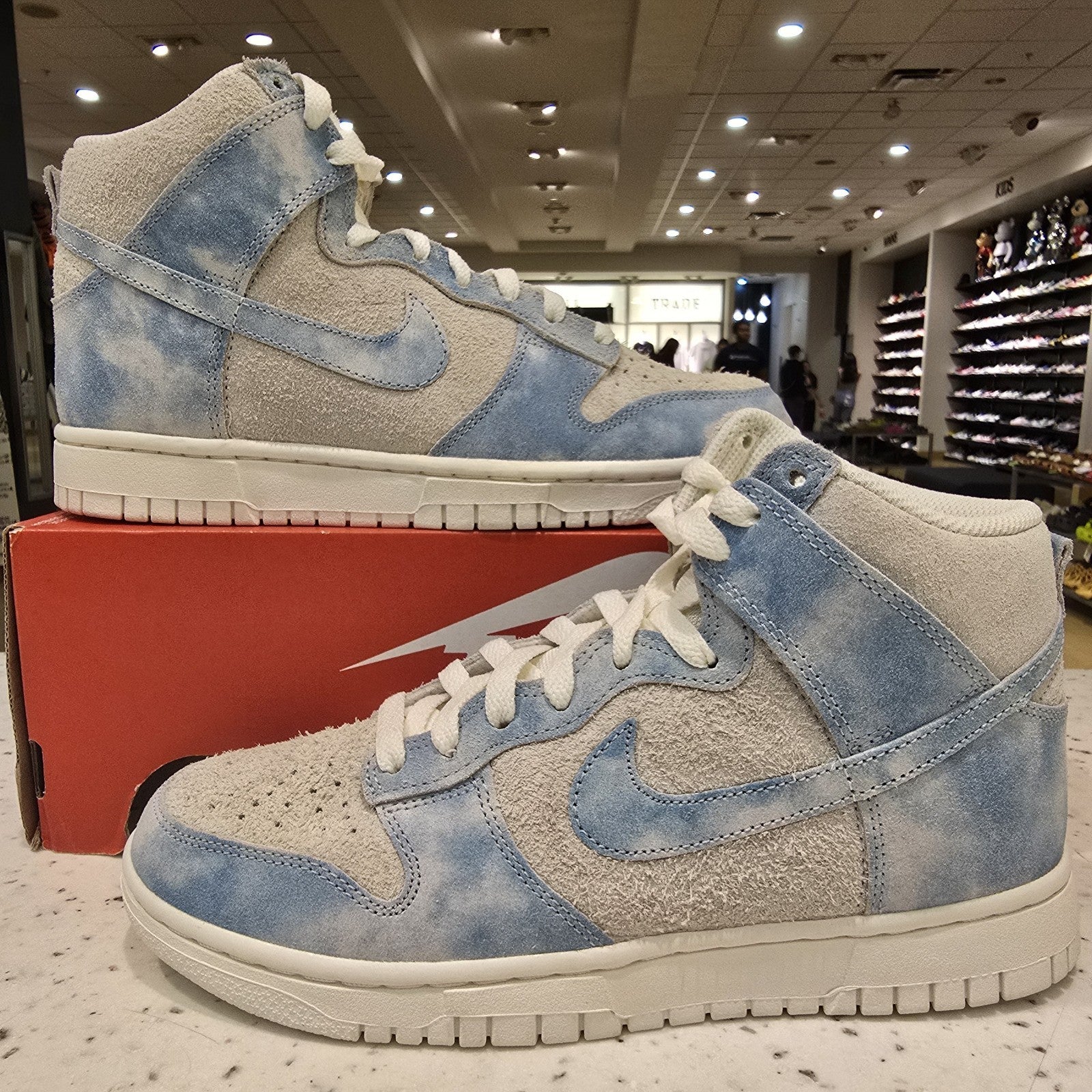 Size 7.5 - Womens Nike DUNK HIGH SE CLOUDS CELESTINE BLUE (W) FD0882-400