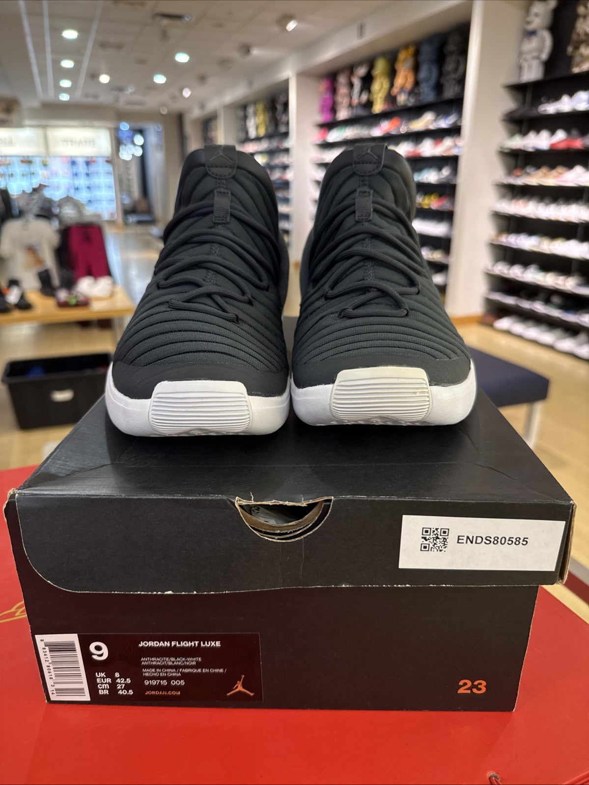 Size 9 - Jordan Flight Luxe Black/White