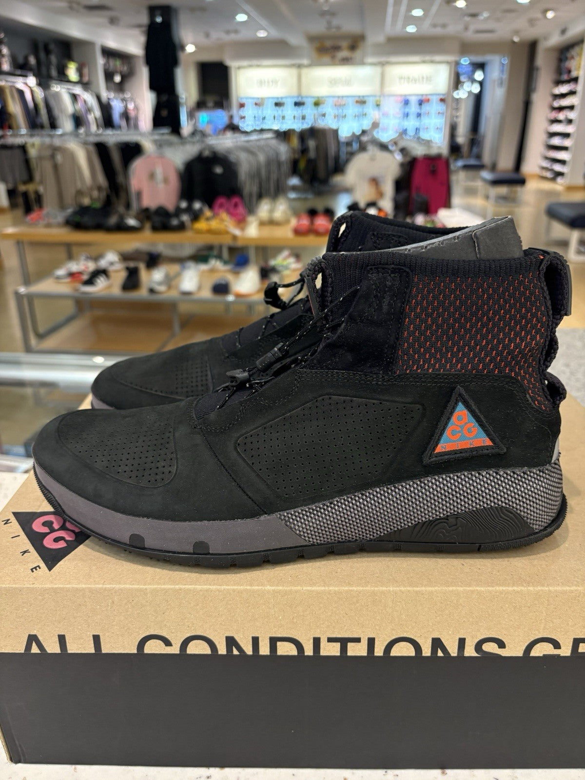 Nike ACG Ruckel Ridge Black Habanero Red Size 10 