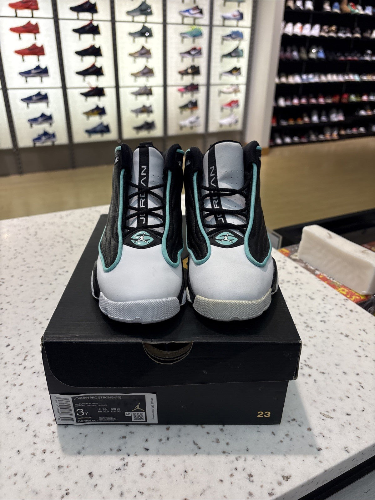 Jordan Pro Strong Black Tropical Twist PS Size 3Y DEFECT
