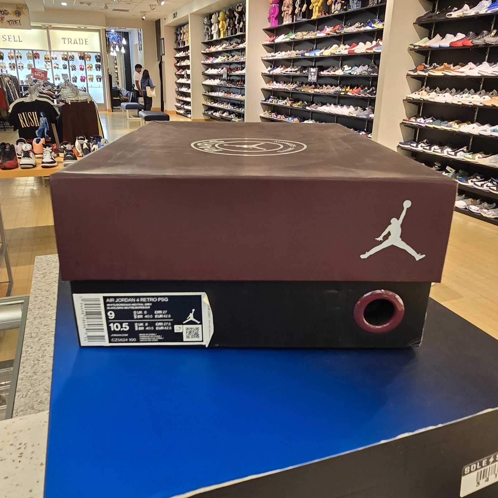 Size 9 - Jordan 4 Retro x Paris Saint-Germain Bordeaux 2020