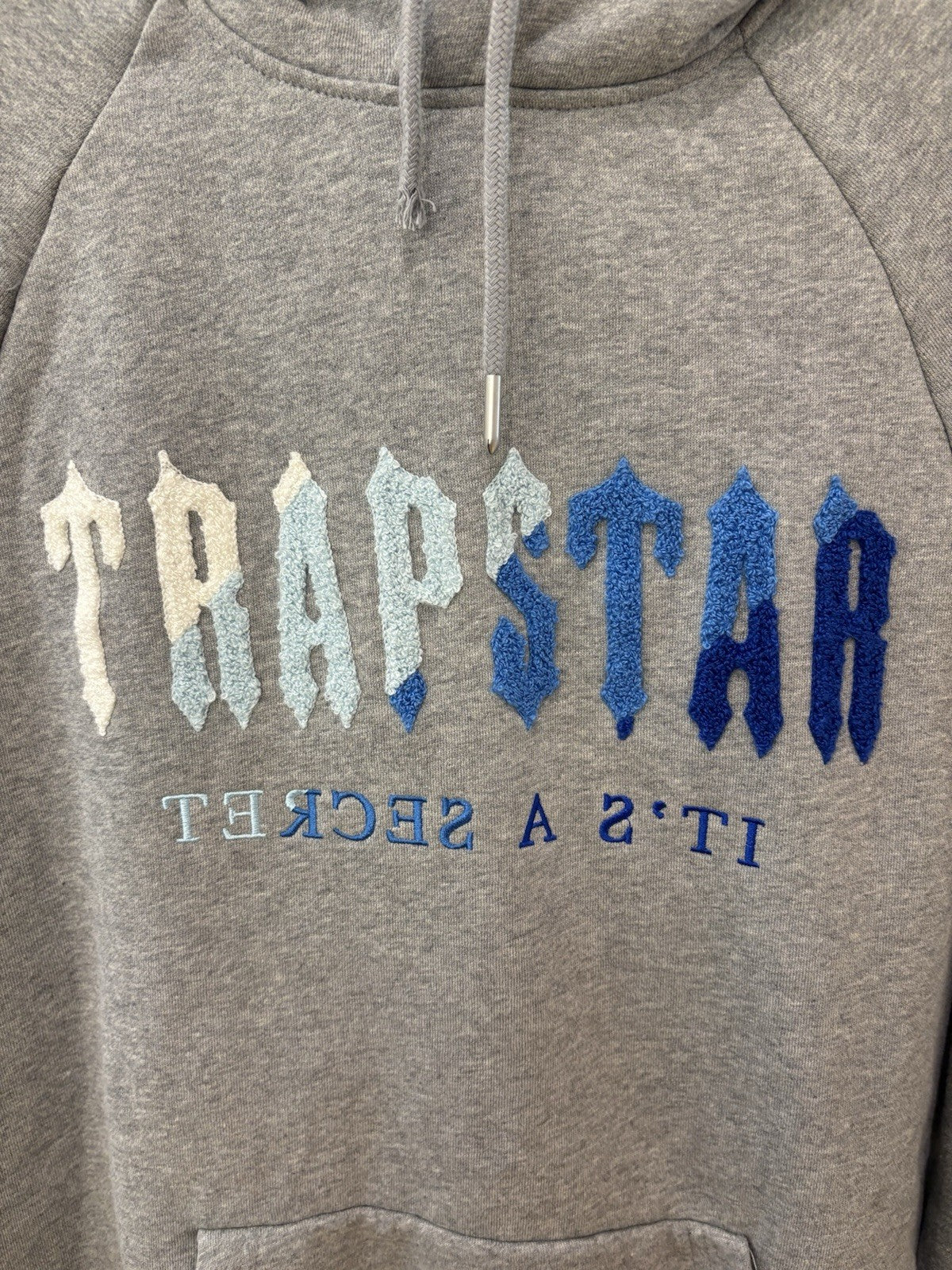 Trapstar Chenille Decoded Hoodie Grey Ice Flavours 2.0 Edition SZ L Small Defect
