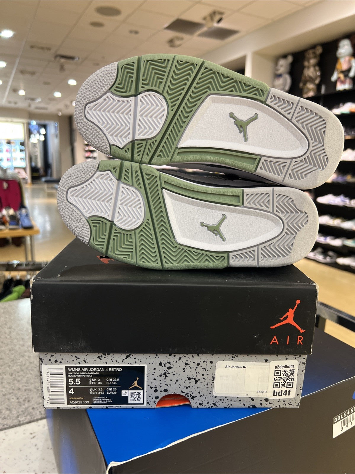 Jordan 4 Retro "Seafoam" Women's Sz 5.5