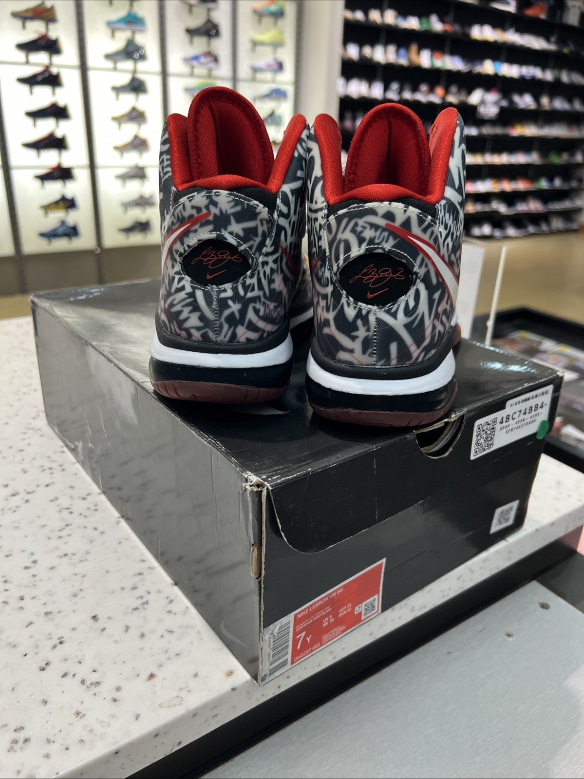 NIKE LEBRON VIII BG BLACK/WHITE-SPORT RED SZ 7Y