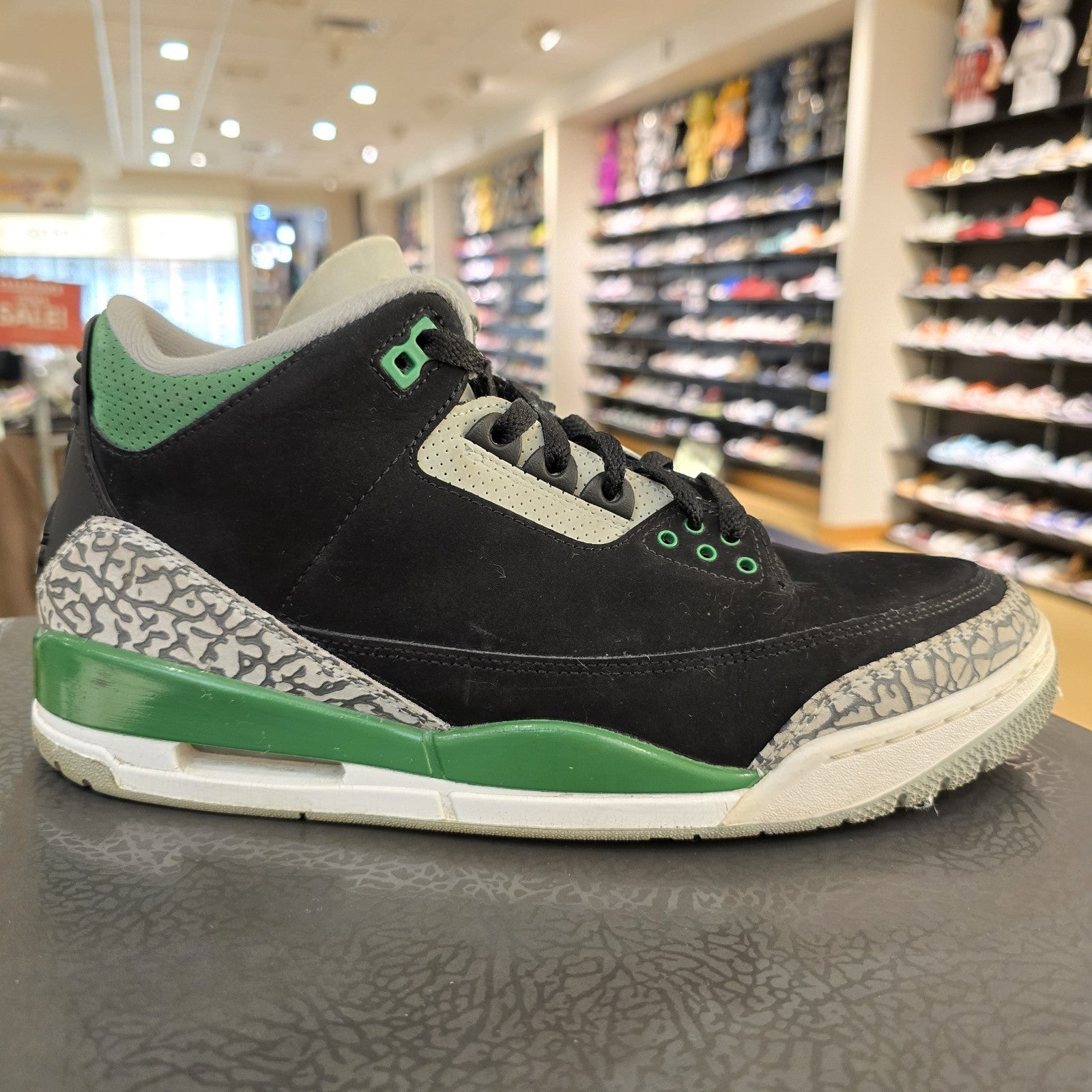 Size 11 - Jordan 3 Retro Mid Pine Green