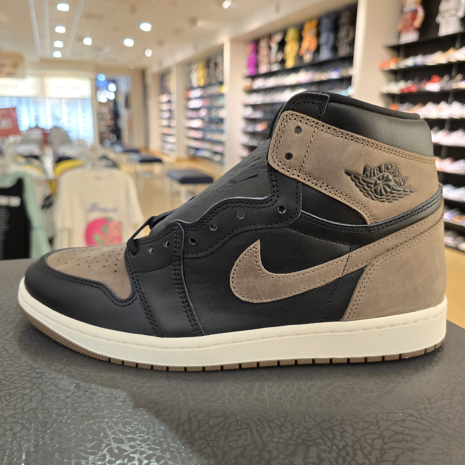 Size 11 - Jordan 1 Retro OG High Palomino