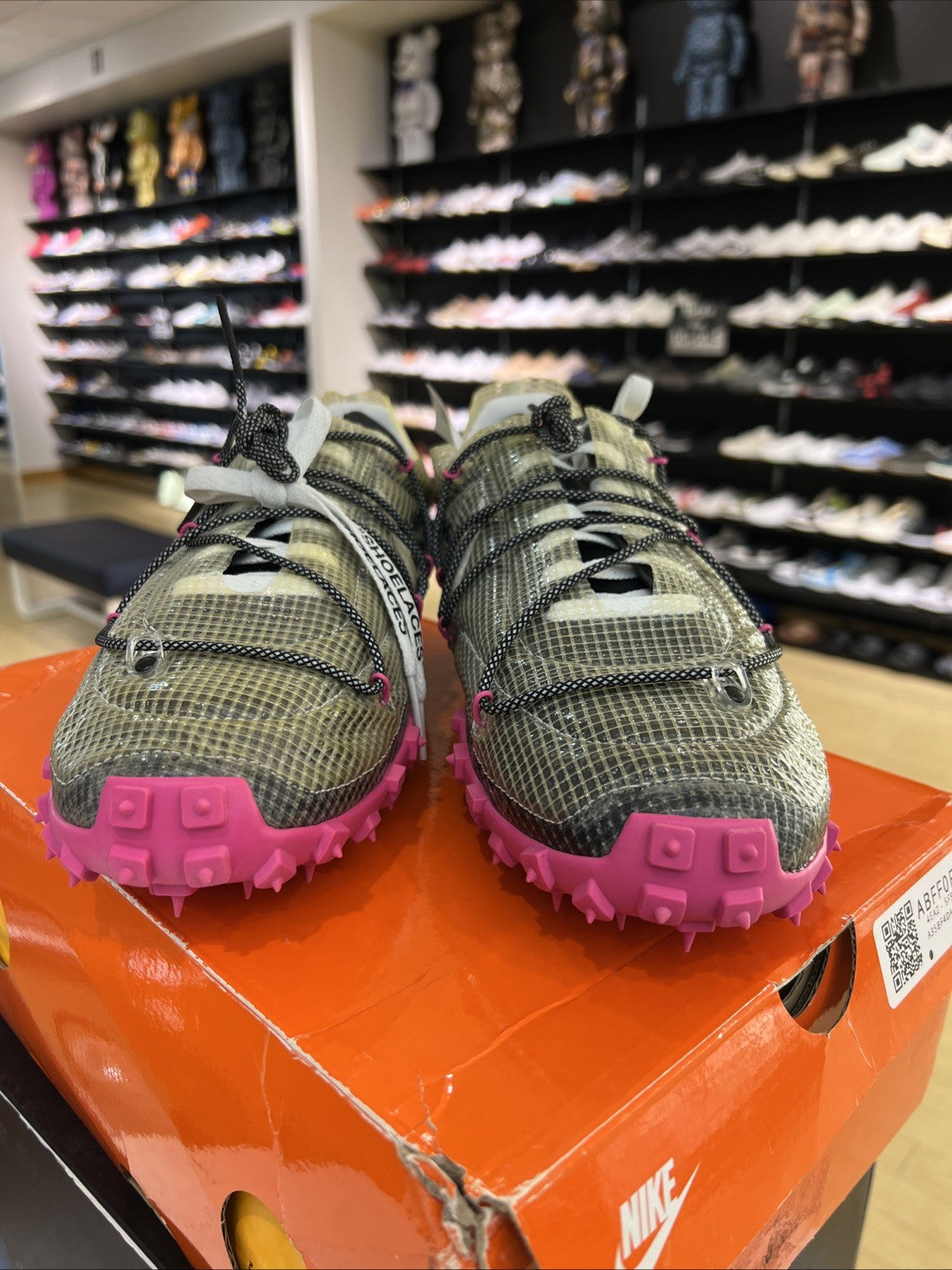 Off-White x Nike Waffle Racer Fuchsia Womens Sz 14/12.5M DEFECT YELLOWING