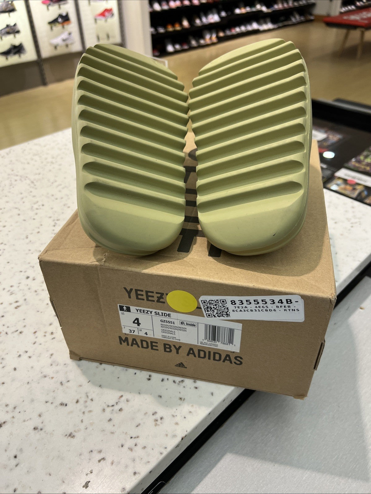 Yeezy Slide Resin GZ5551 Sz 4