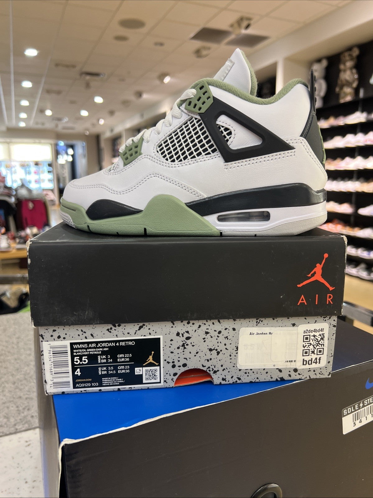 Jordan 4 Retro "Seafoam" Women's Sz 5.5