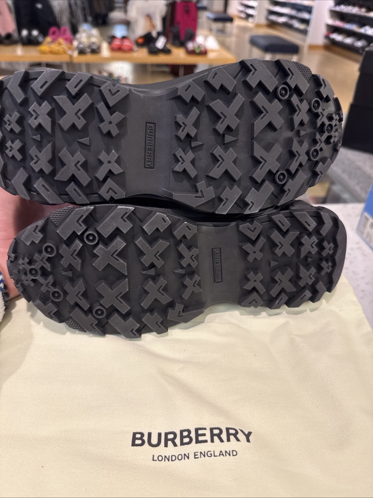 burberry shoes Woman Size 5.5