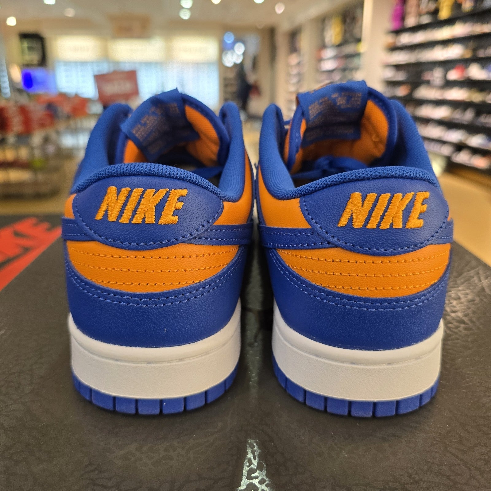 Size 10 - Nike Dunk Low Knicks DV0833-800