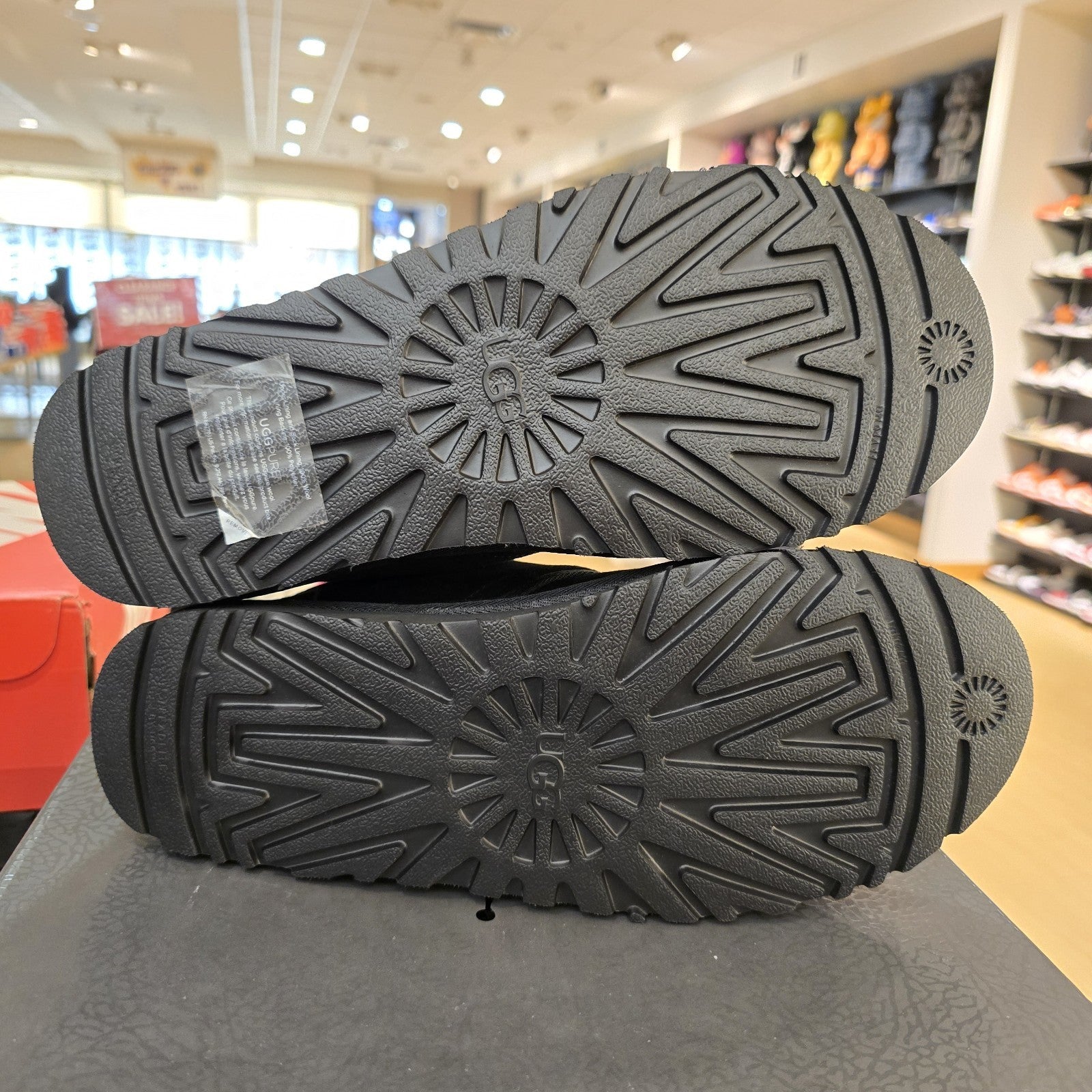 Size 11 - UGG Neumel Boot Black