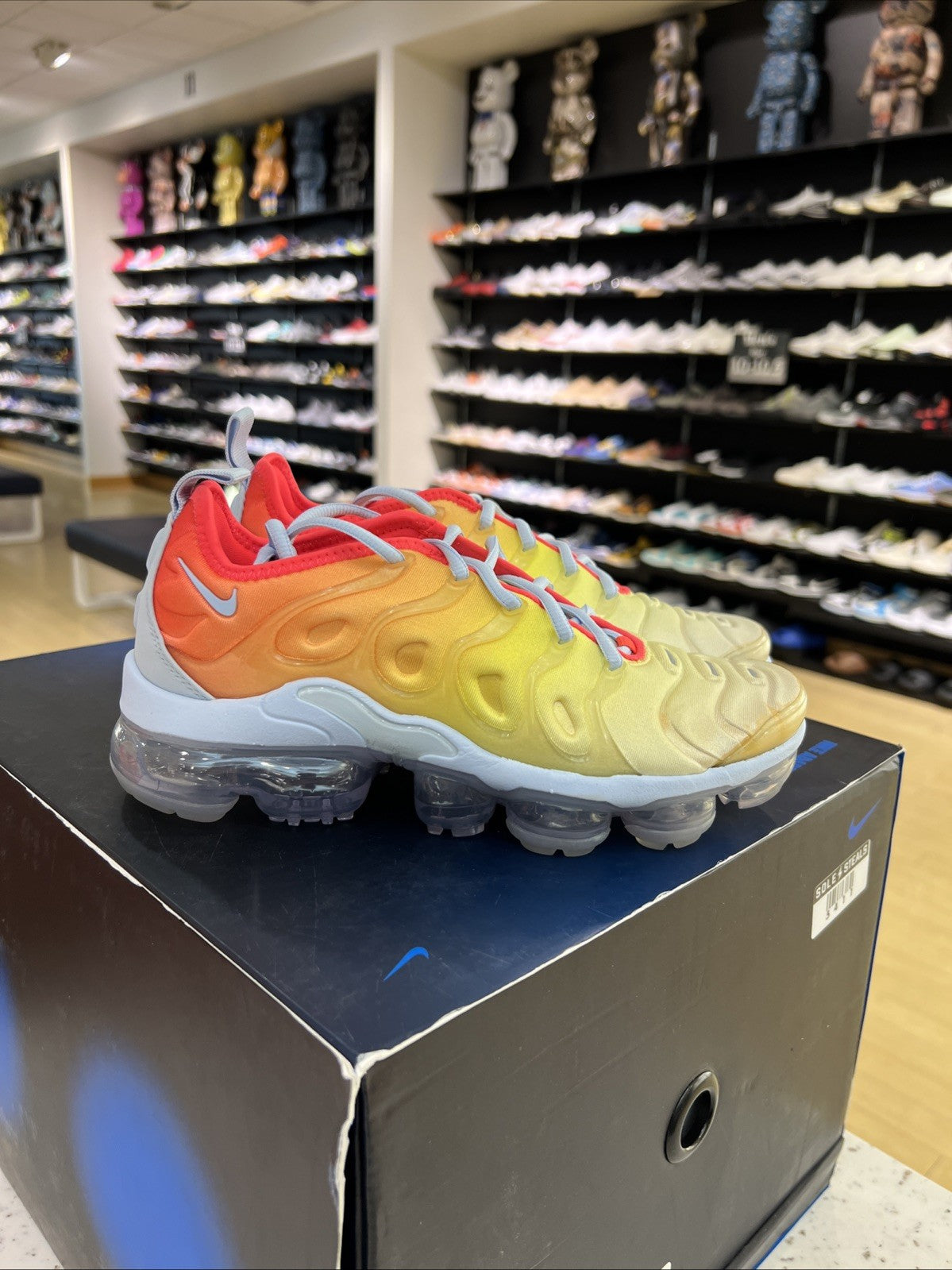 Nike Air VaporMax Plus Women's Sz 7 DEFECT NO BOX