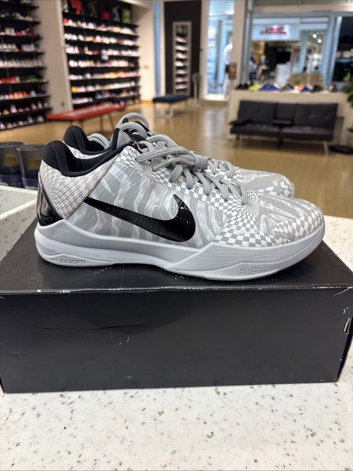 Nike Kobe 5 Protro Zebra PE Size 9