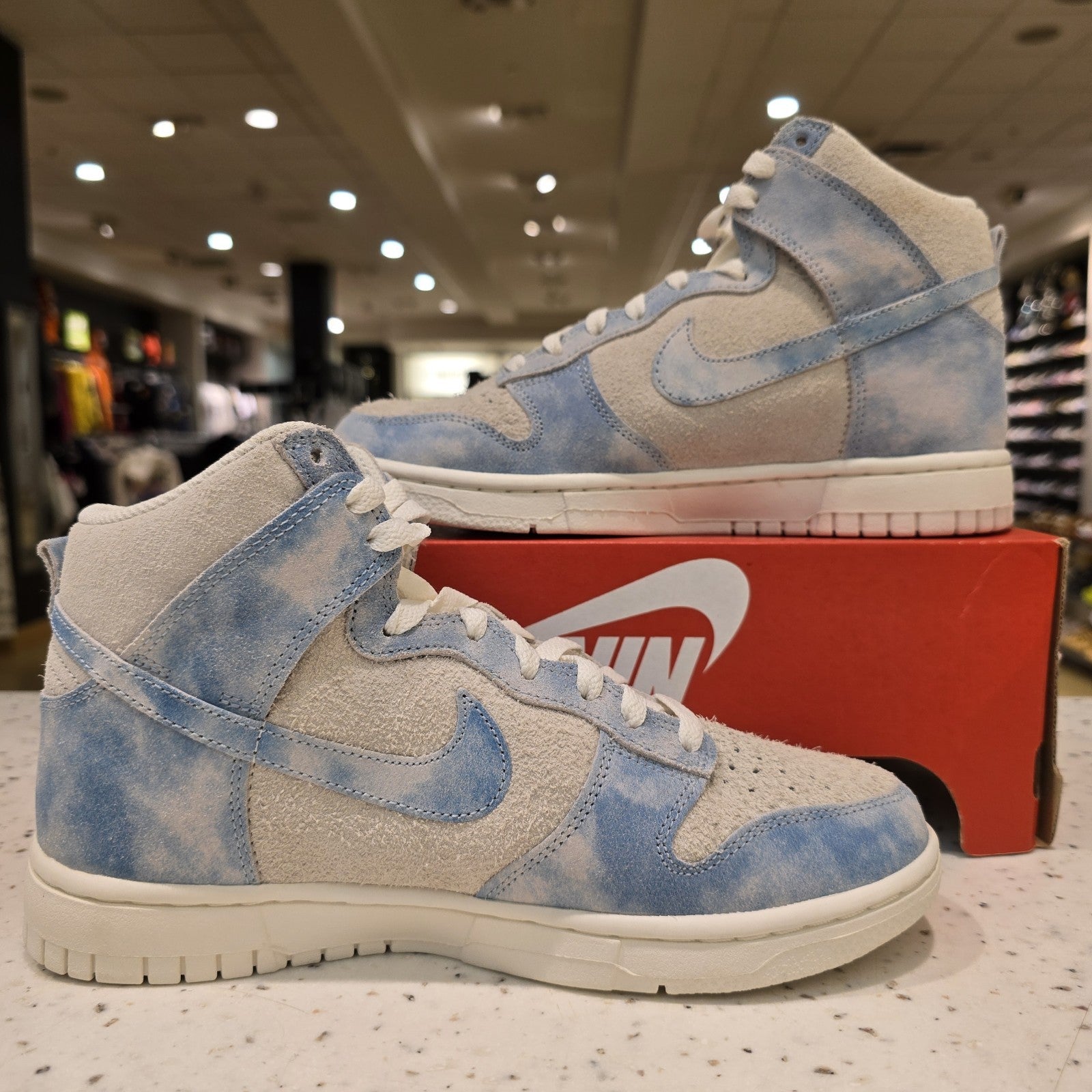 Size 7.5 - Womens Nike DUNK HIGH SE CLOUDS CELESTINE BLUE (W) FD0882-400