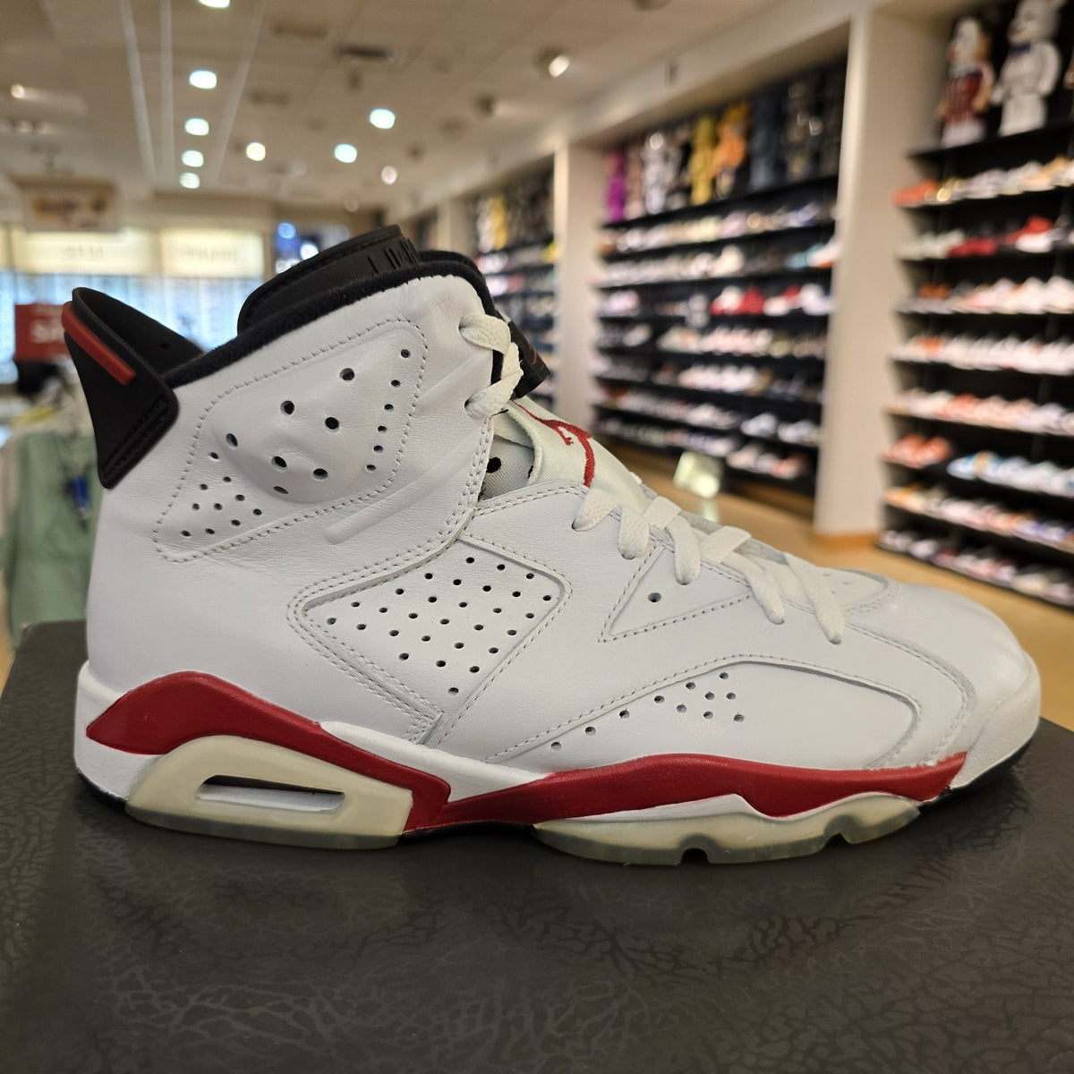Size 8 - Air Jordan 6 Retro Bulls