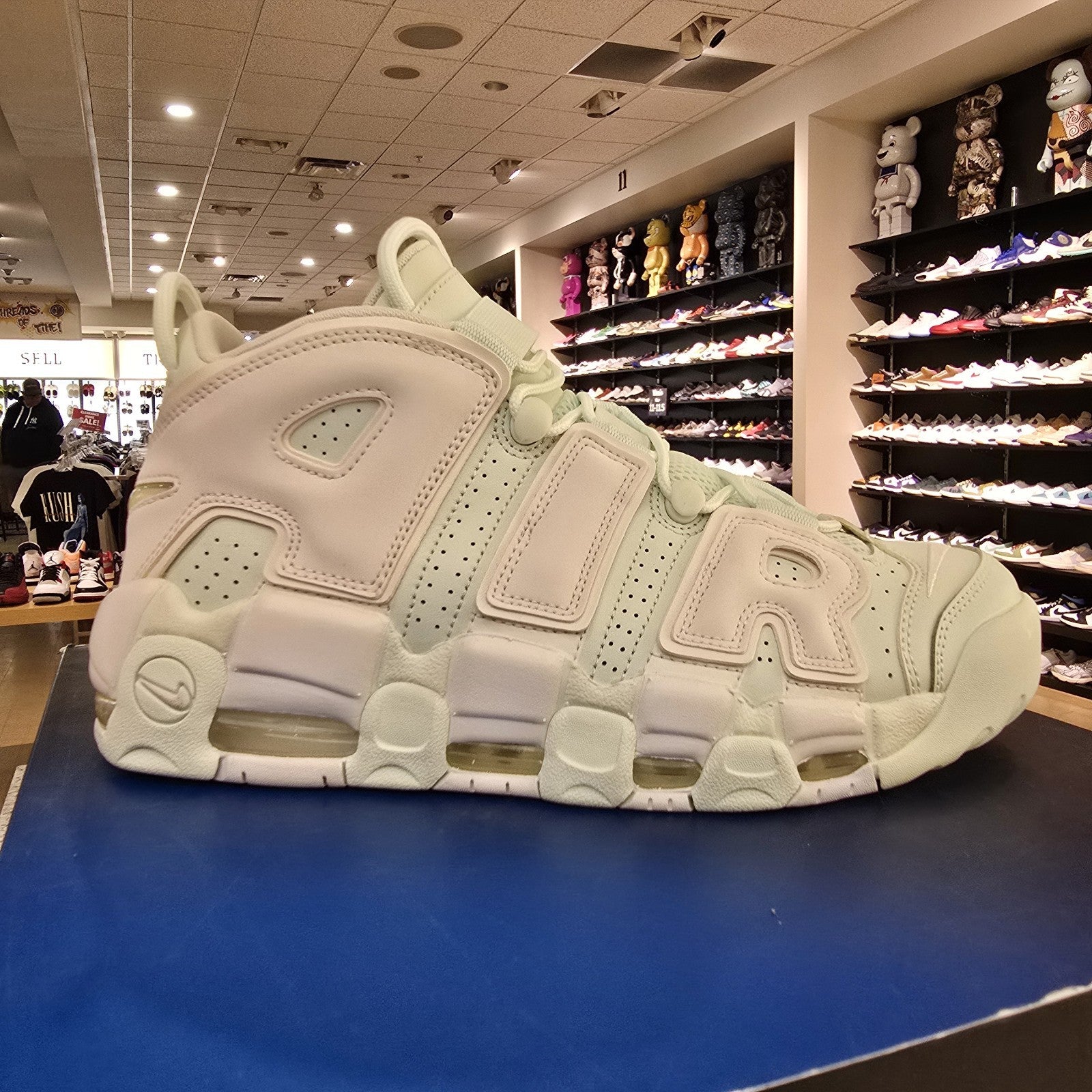 Nike Air More Uptempo Barely Green Women's SZ 10.5/9M YELLOWING