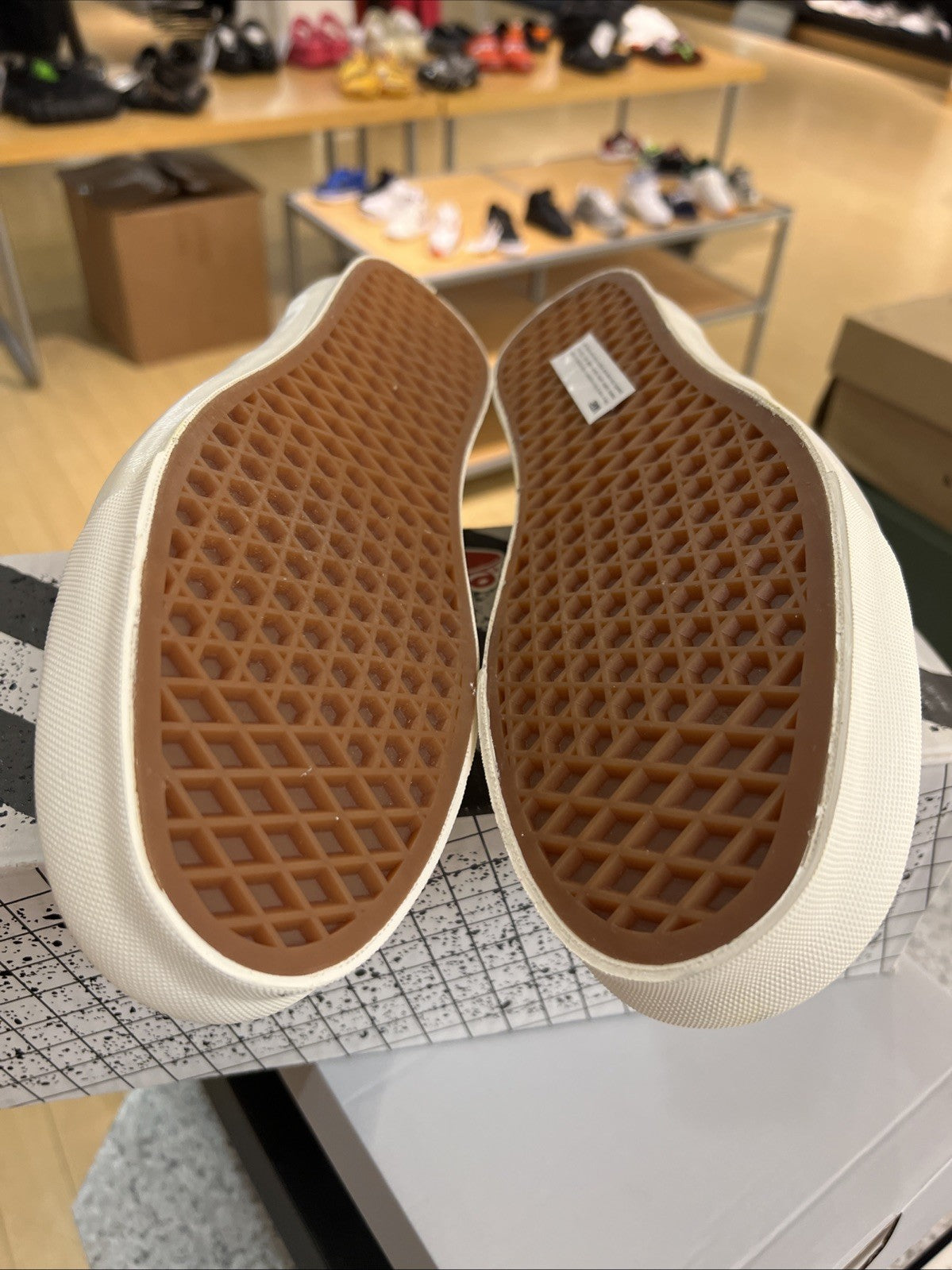 Vans Og Authentic Lx Sweet Leaf Skunk VN0A4BV94JN Sz 12 DEFECT