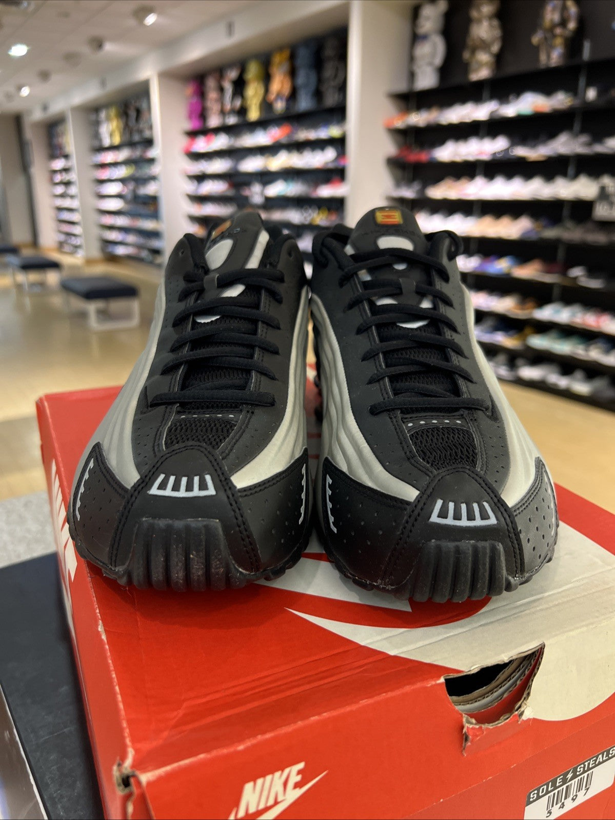 Nike Shox R4 Athletic Shoes Black Silver Orange Sz 11 USED