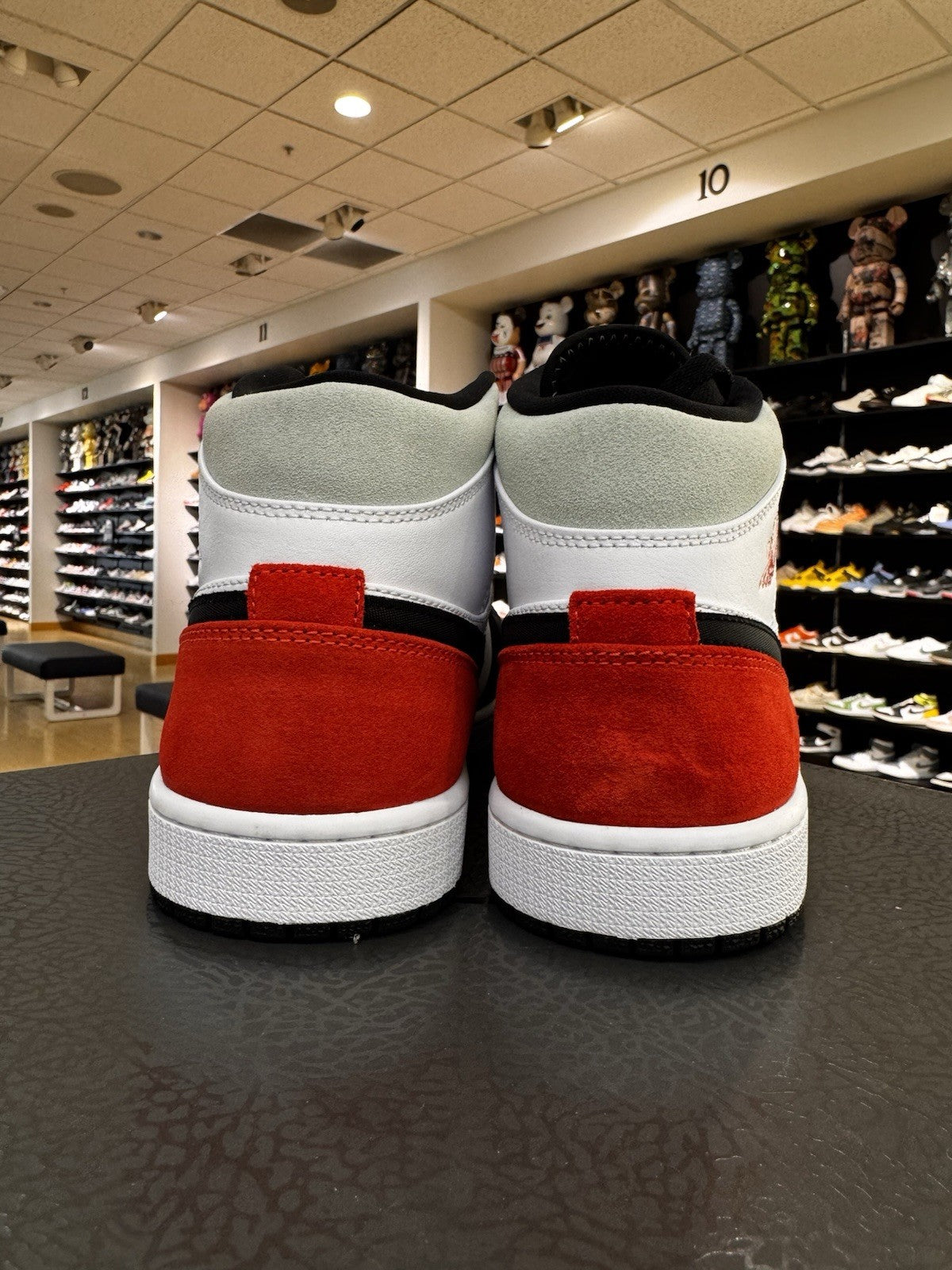 Air Jordan 1 SE Mid Red Black Toe Size 11