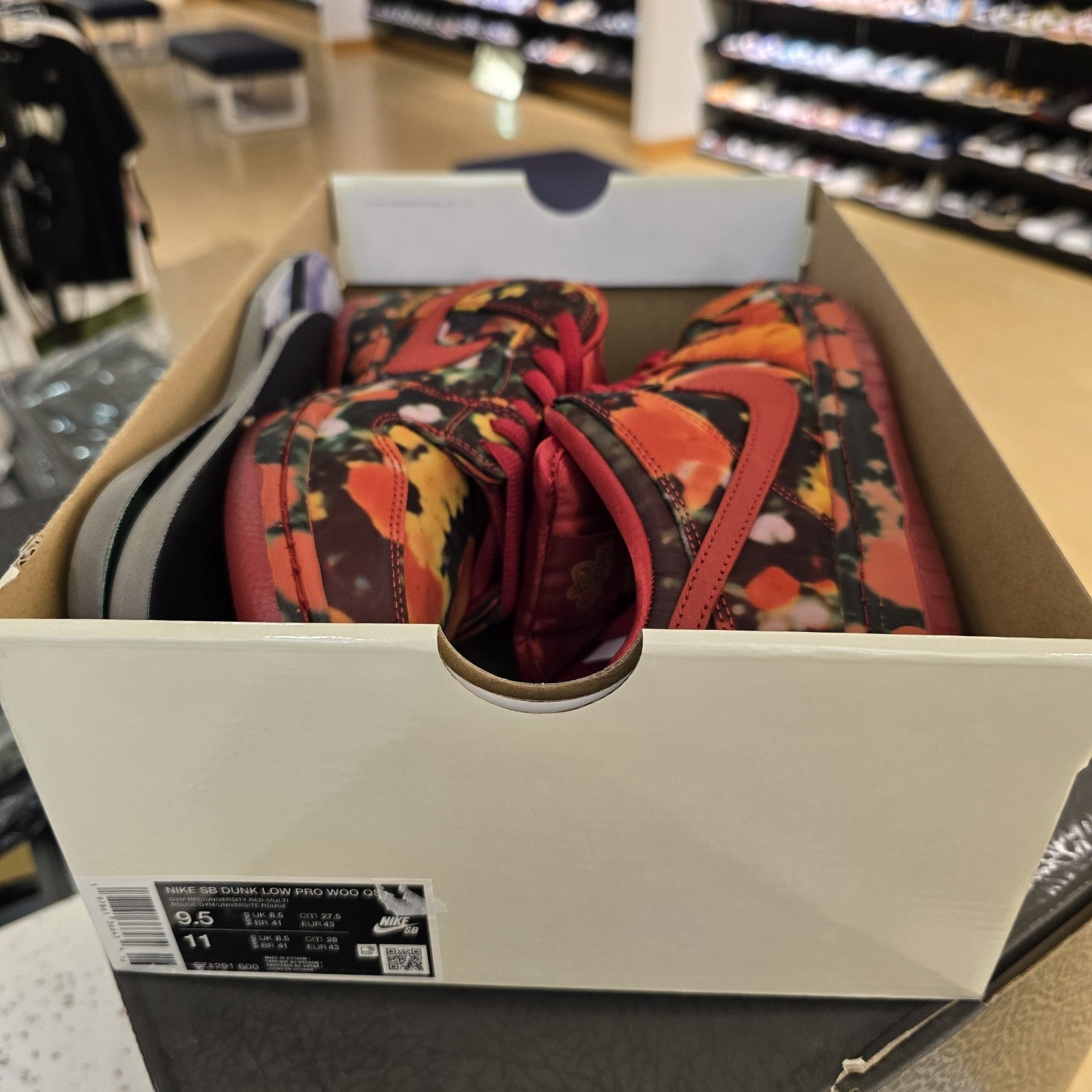 Size 9.5 - Nike The Wizard of Oz x Dunk SB Low Poppy Field