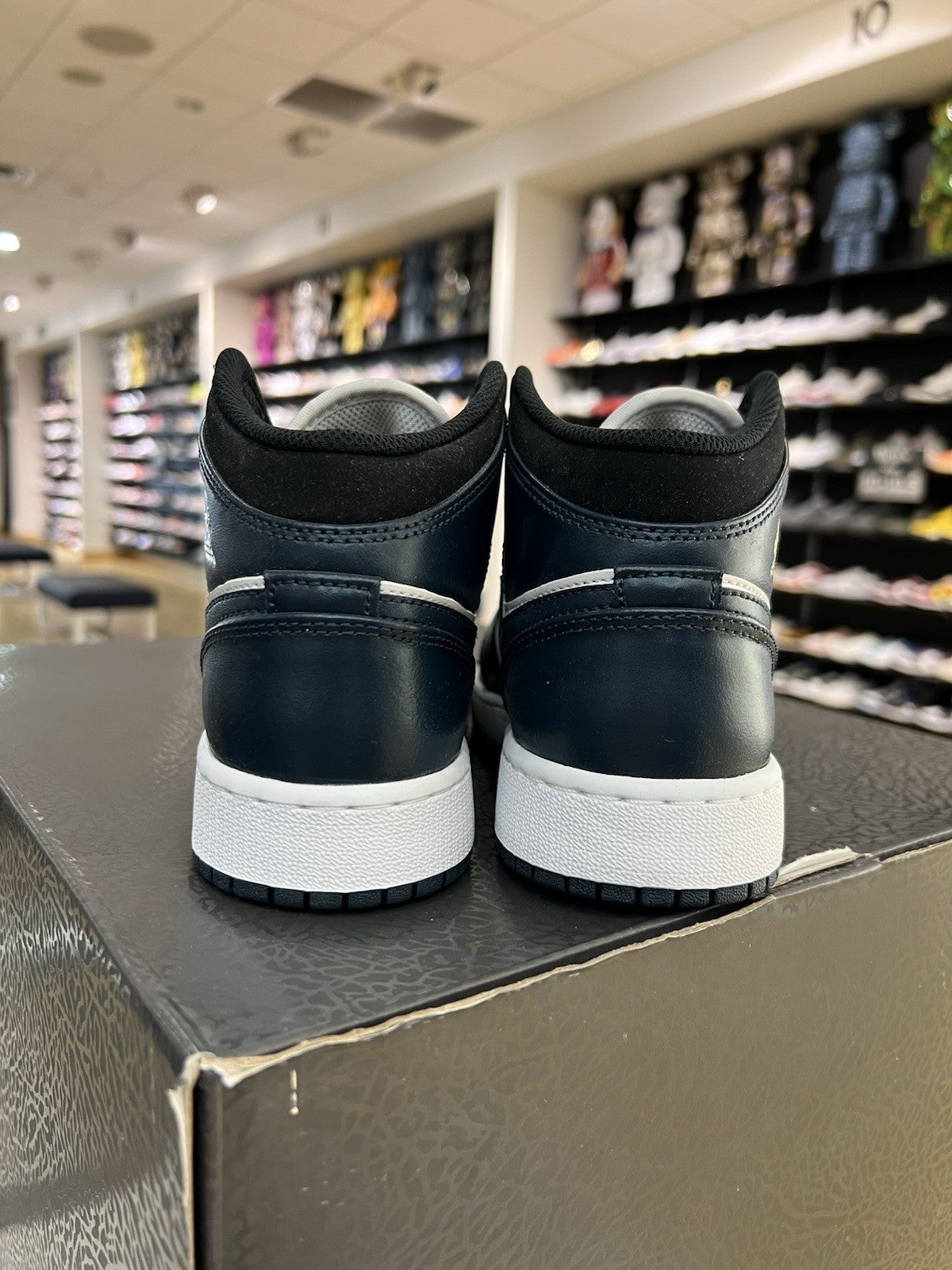 Nike Air Jordan 1 Mid Armory Navy Sz 5Y