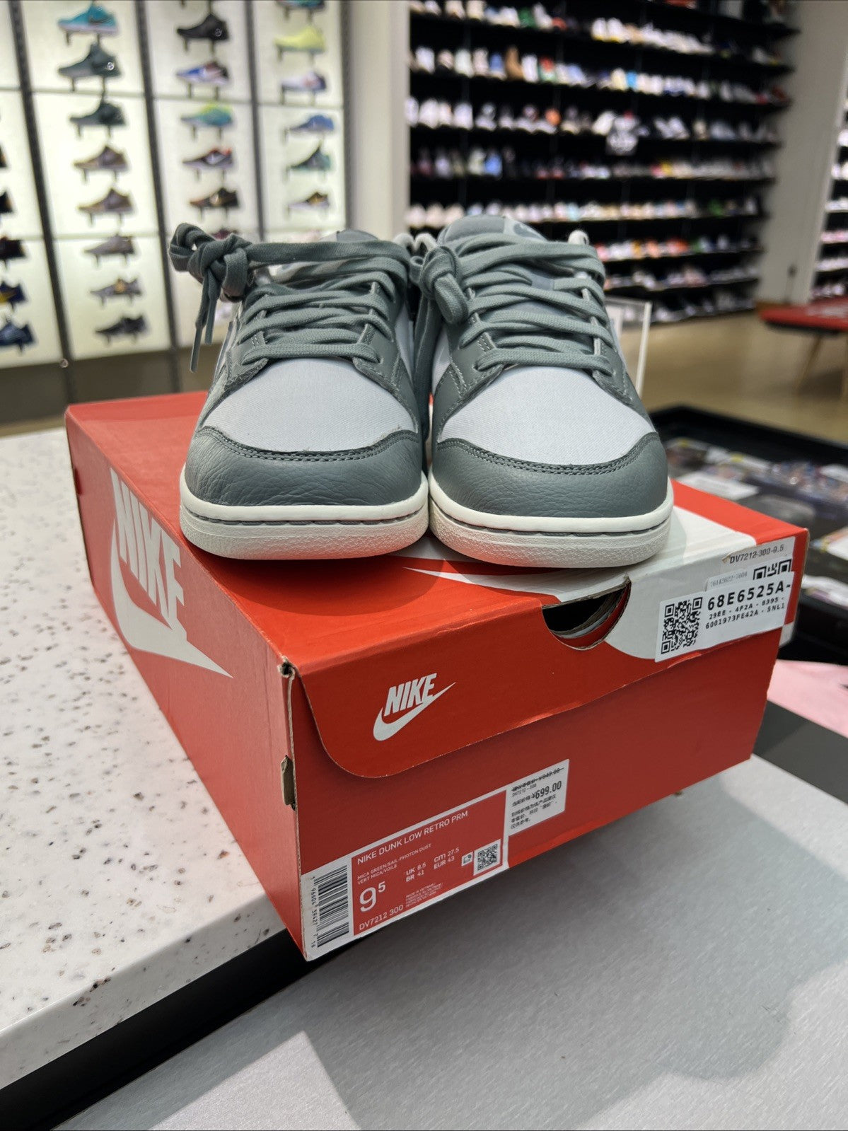 Nike Dunk Low Retro PRM Mica Green Sz 9.5