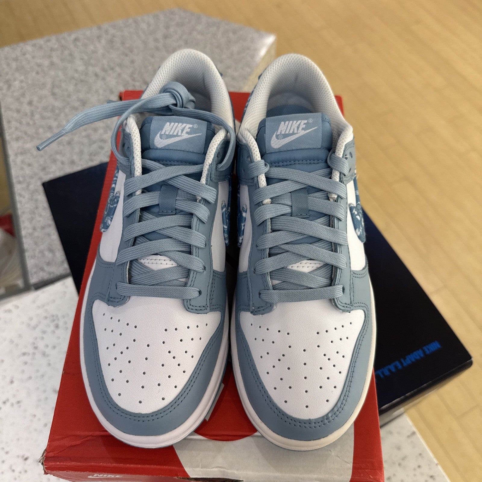 Size 8 - Nike Dunk Low Blue Paisley W YELLOWING LEFT SHOE