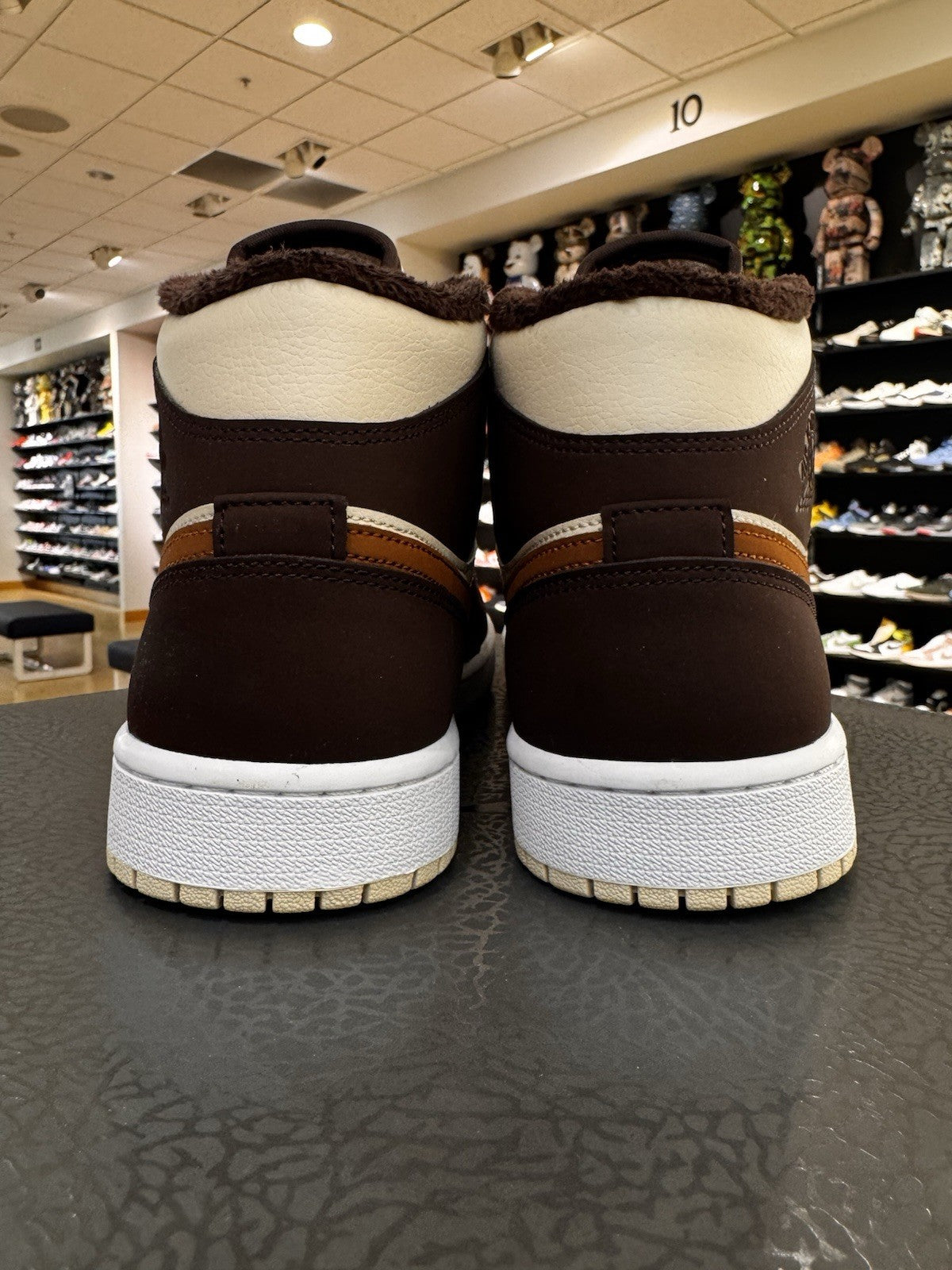 Air Jordan 1 Mid Se Brown Basalt Oatmeal Womens Size 10.5
