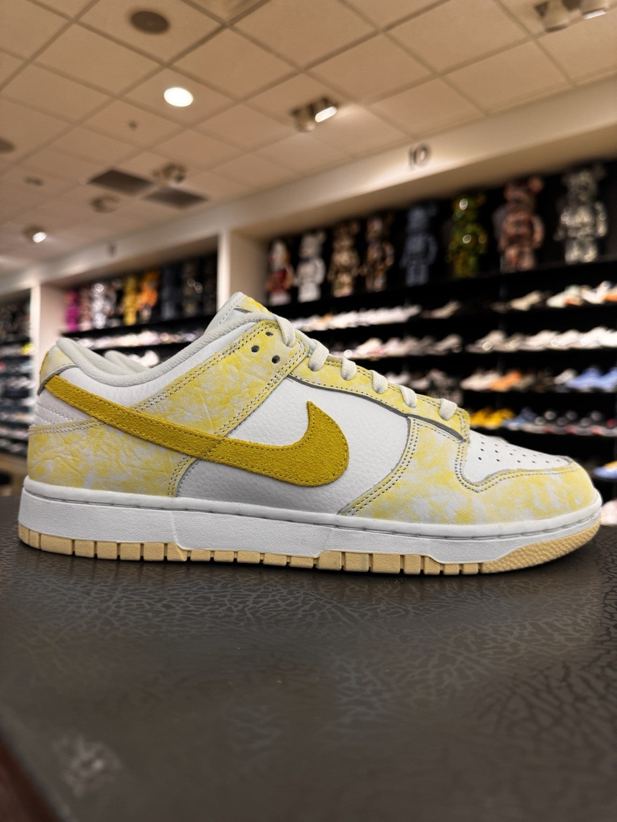 Nike Dunk OG Low Yellow Strike Womens Size 11/9.5M