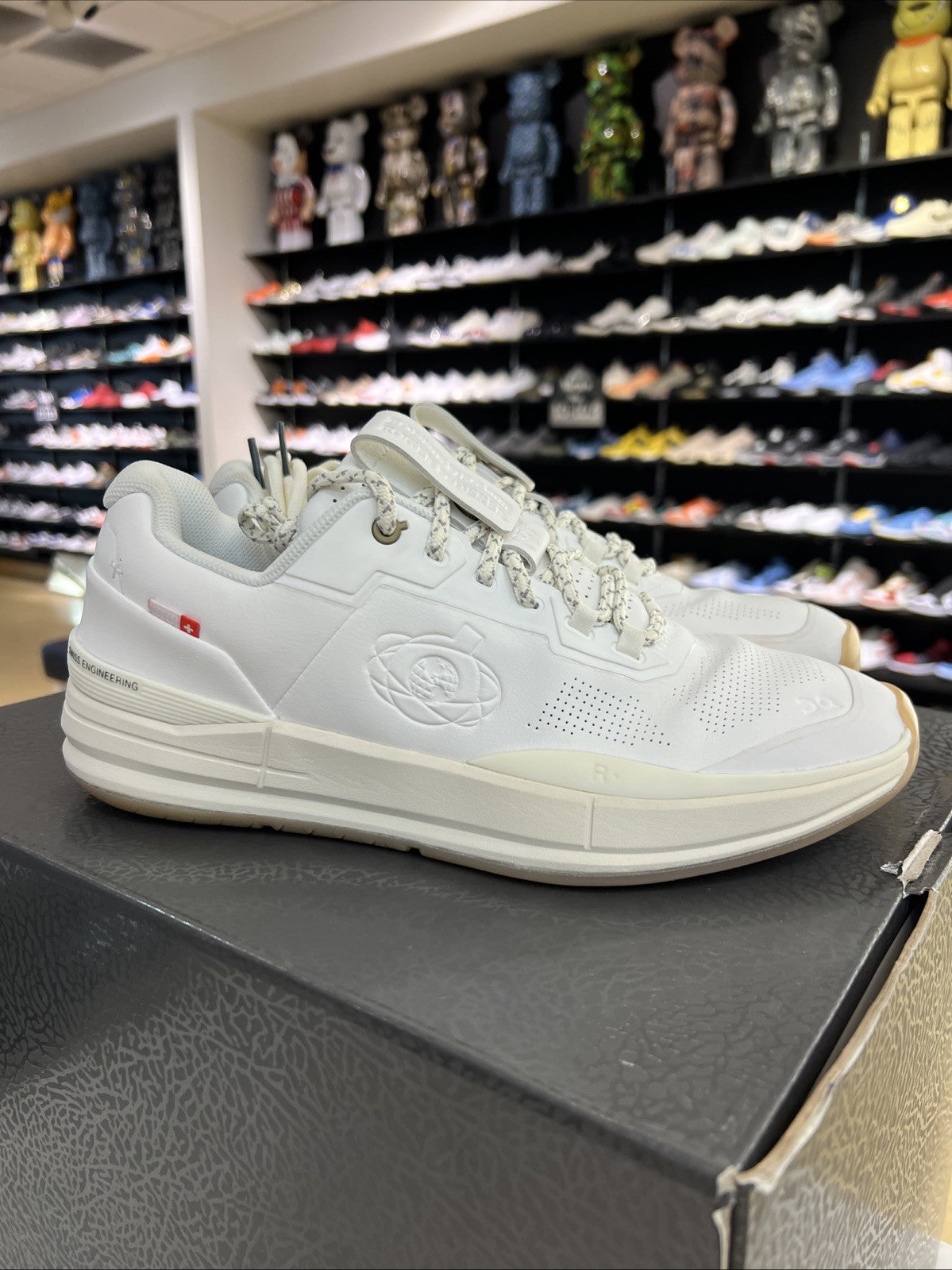 Roger RF2 Pack Kith Sz 11 Federer Autograph Only