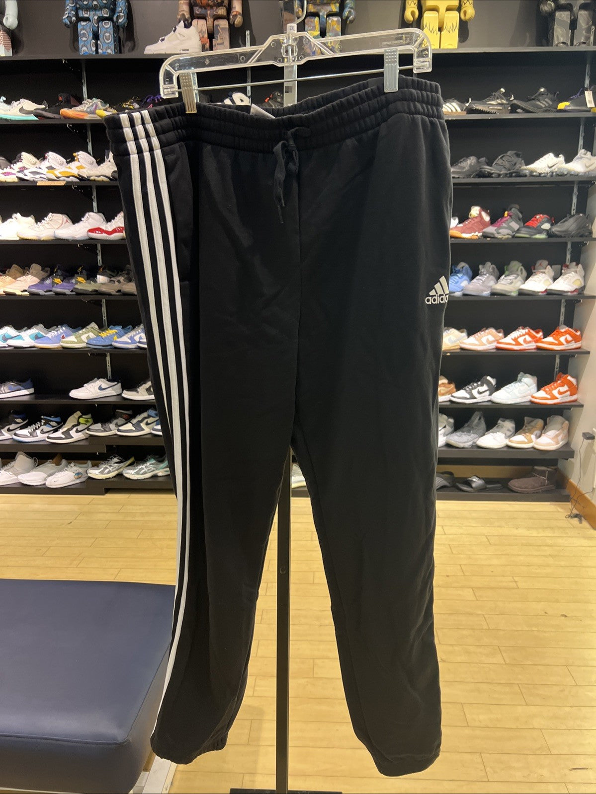 Adidas Essentials Fleece Tapered Elastic Cuff 3-Stripes Pants GK8822