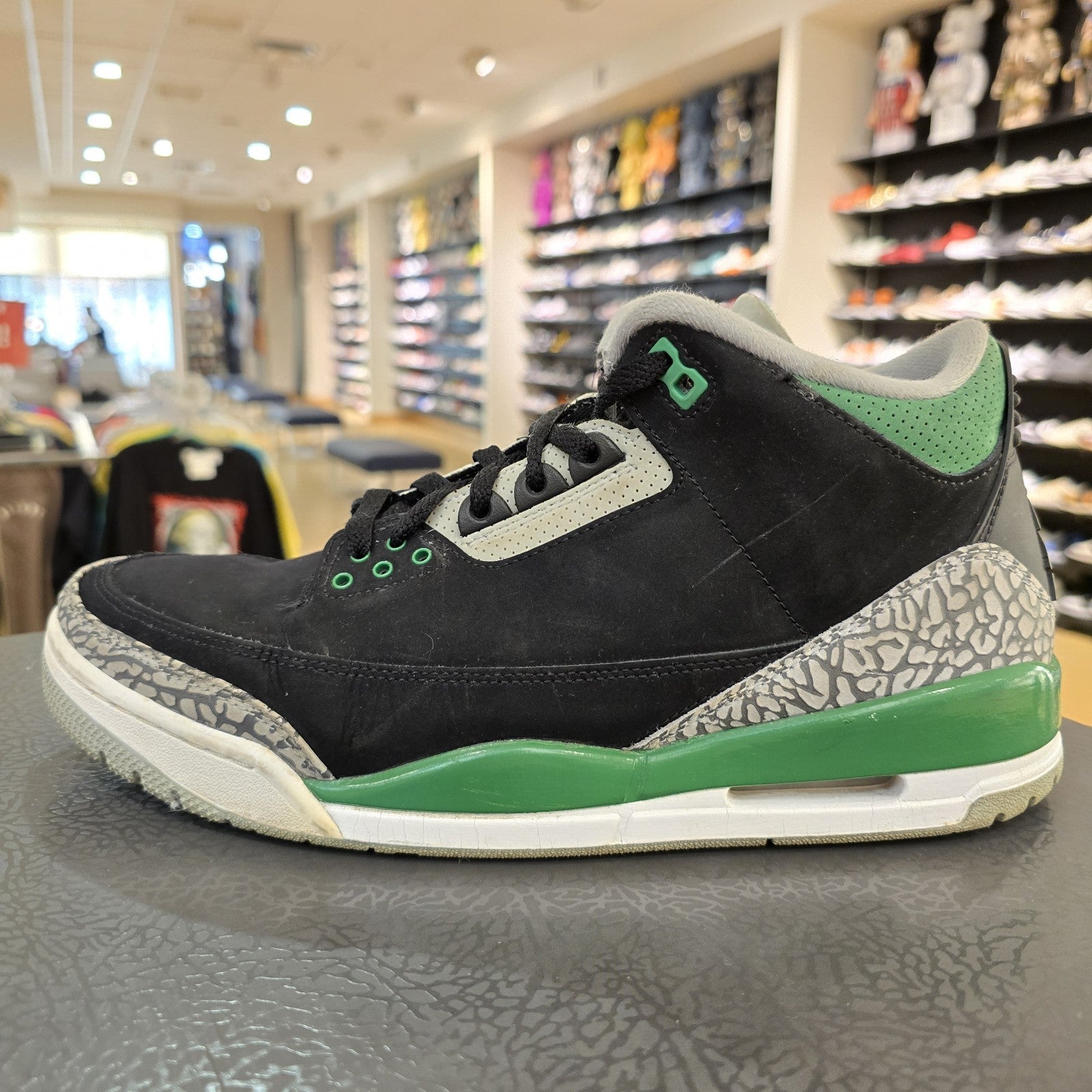 Size 11 - Jordan 3 Retro Mid Pine Green