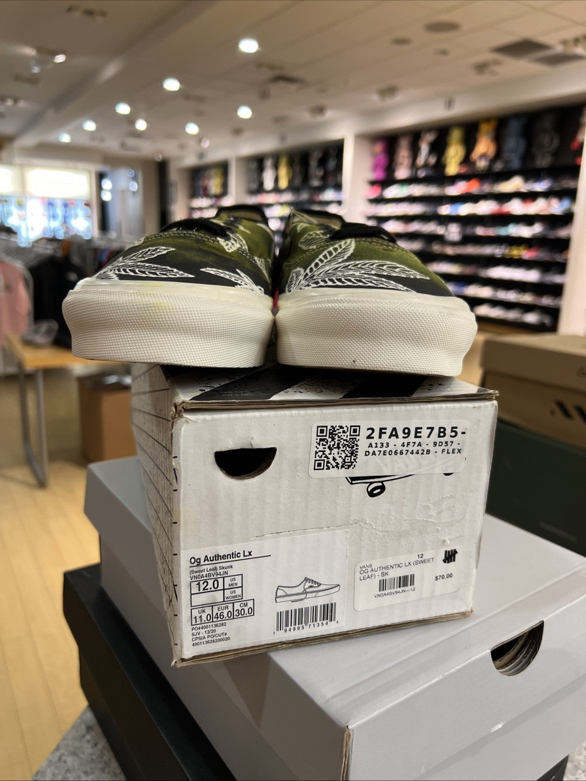 Vans Og Authentic Lx Sweet Leaf Skunk VN0A4BV94JN Sz 12 DEFECT