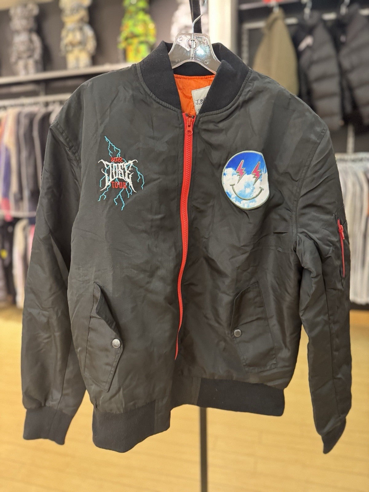 NEW Mens J Balvin Jose Tour Bomber Jacket size Large Emboidered Patches Puffer