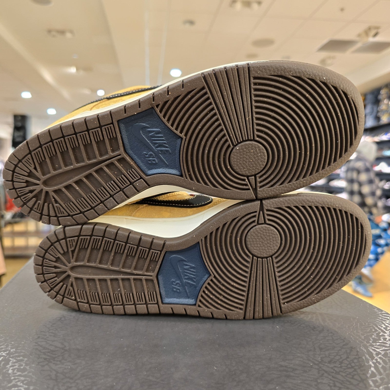 Size 8 - Nike Dunk SB Low City of Cinema