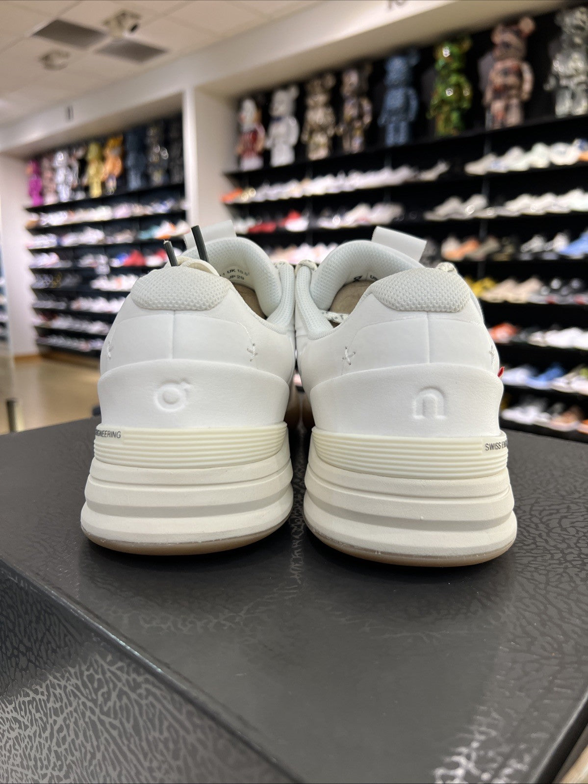 Roger RF2 Pack Kith Sz 11 Federer Autograph Only