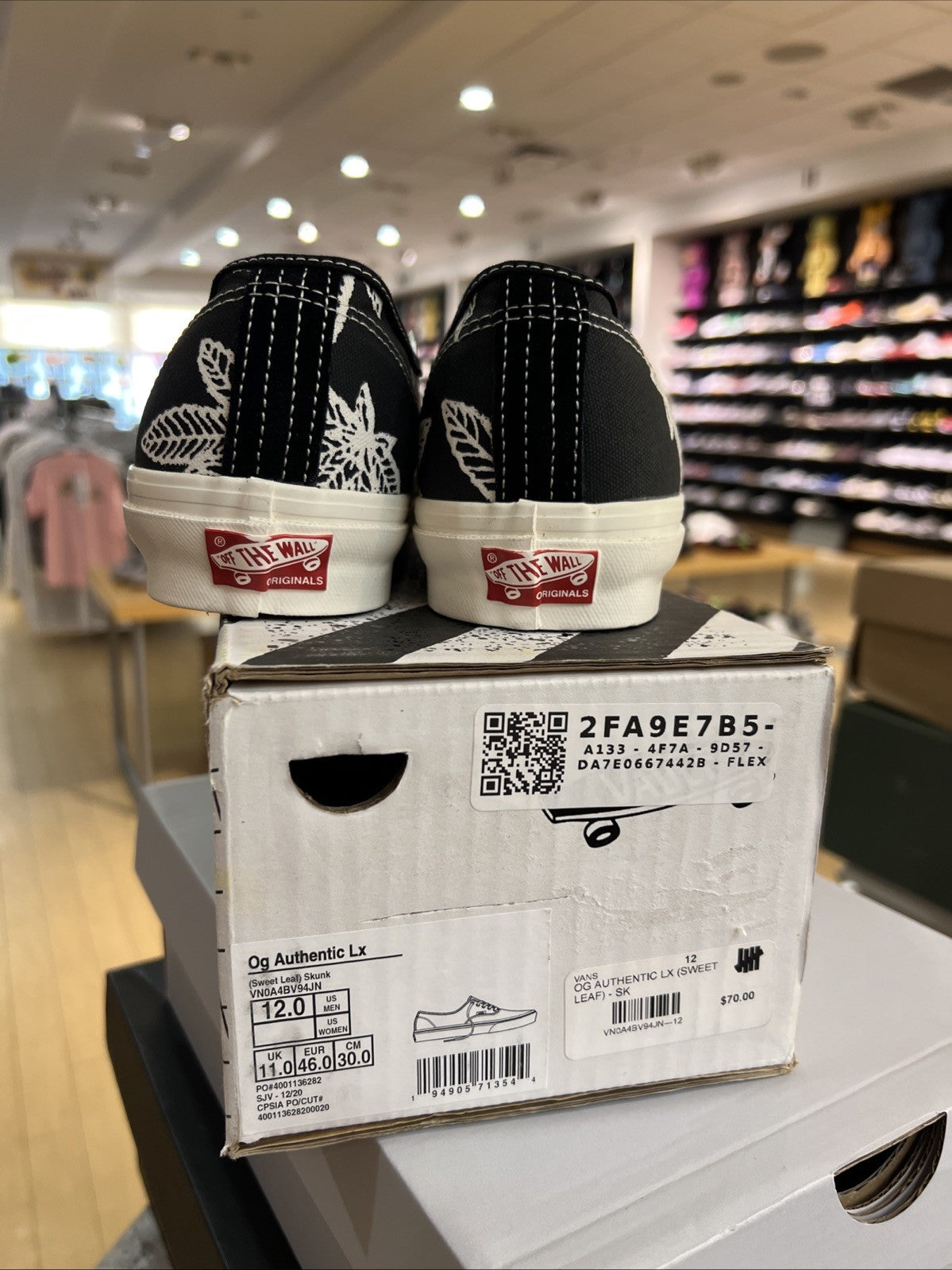 Vans Og Authentic Lx Sweet Leaf Skunk VN0A4BV94JN Sz 12 DEFECT