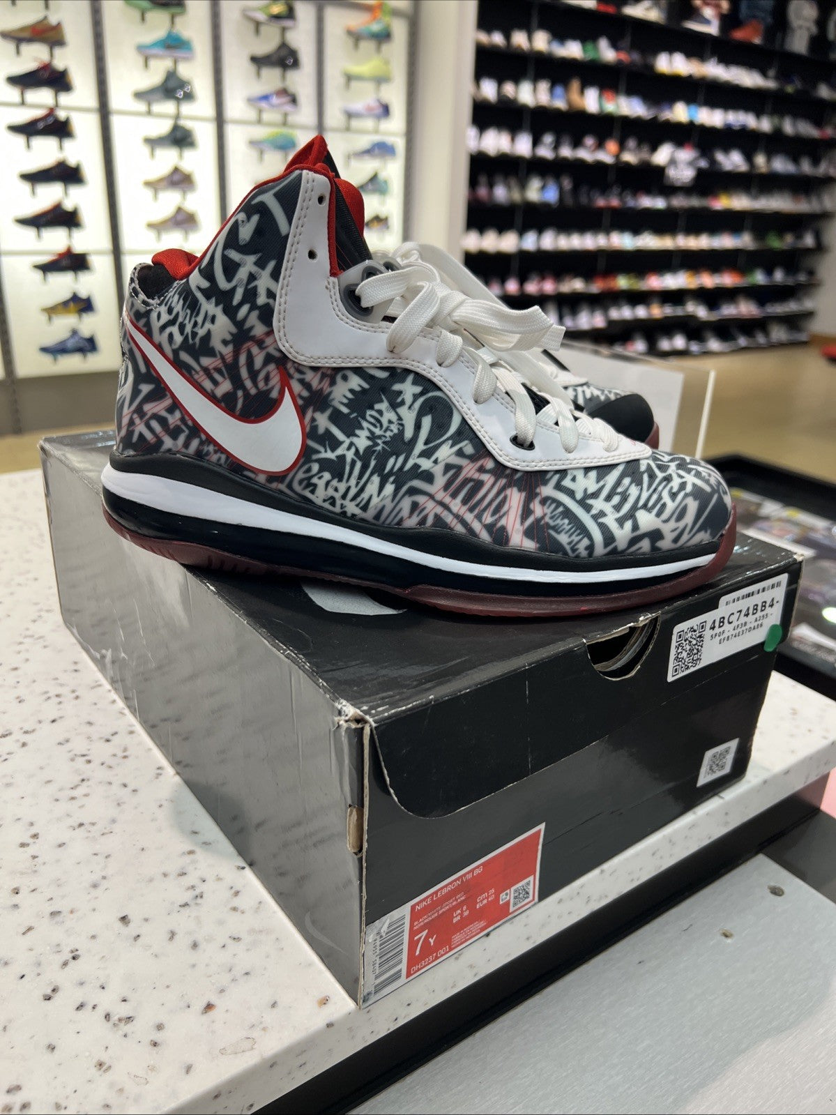 NIKE LEBRON VIII BG BLACK/WHITE-SPORT RED SZ 7Y