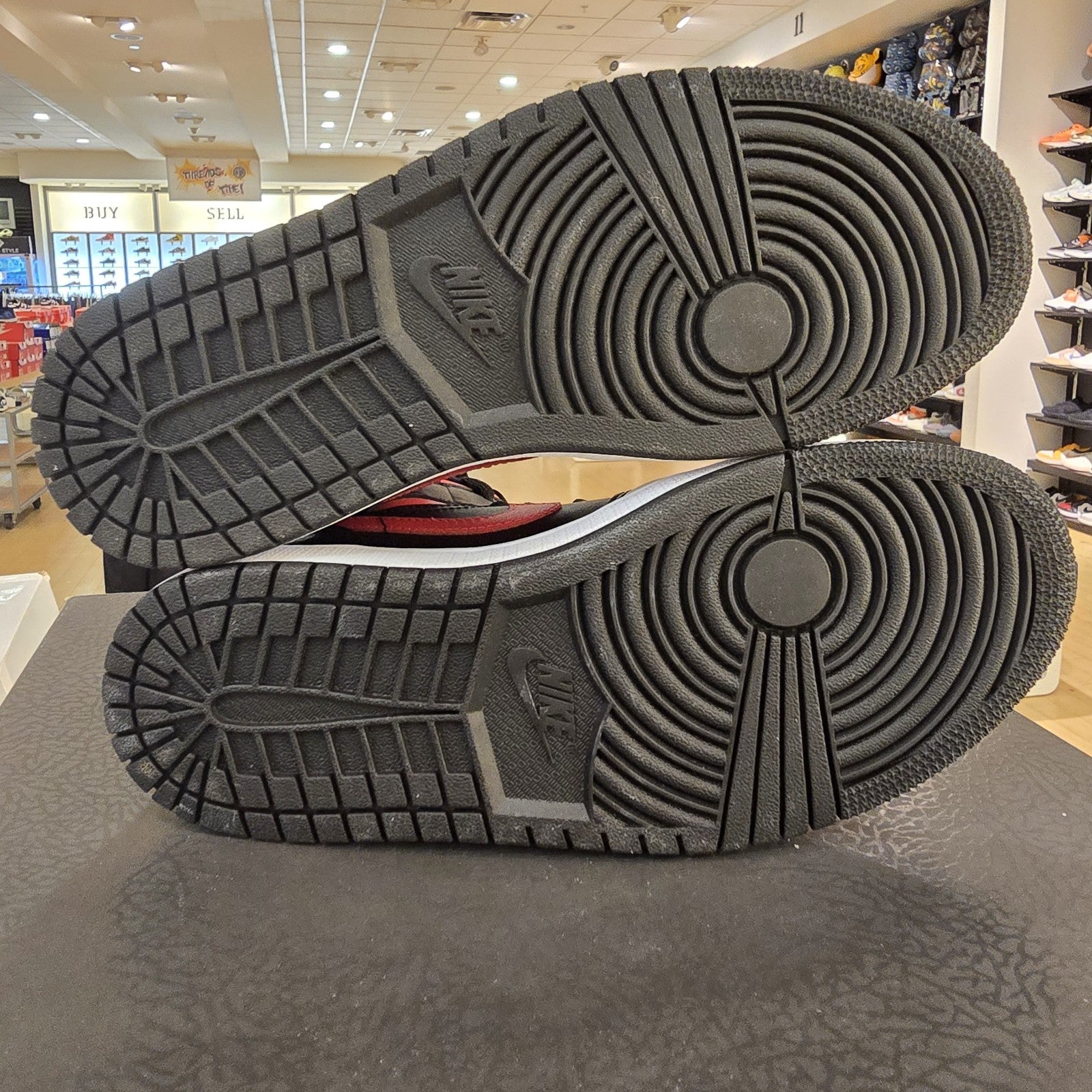 Size 7.5 - Air Jordan 1 Mid Siren Red Women's