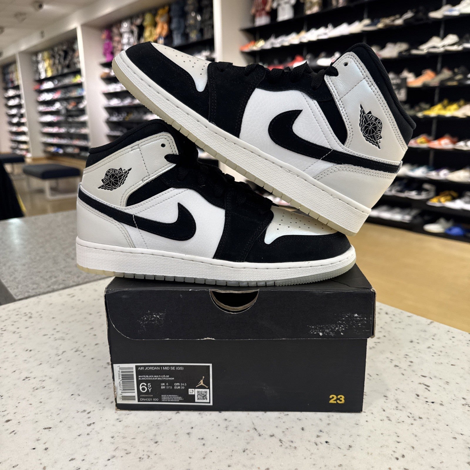 jordan 1 mid diamond shorts gs Size 6.5Y