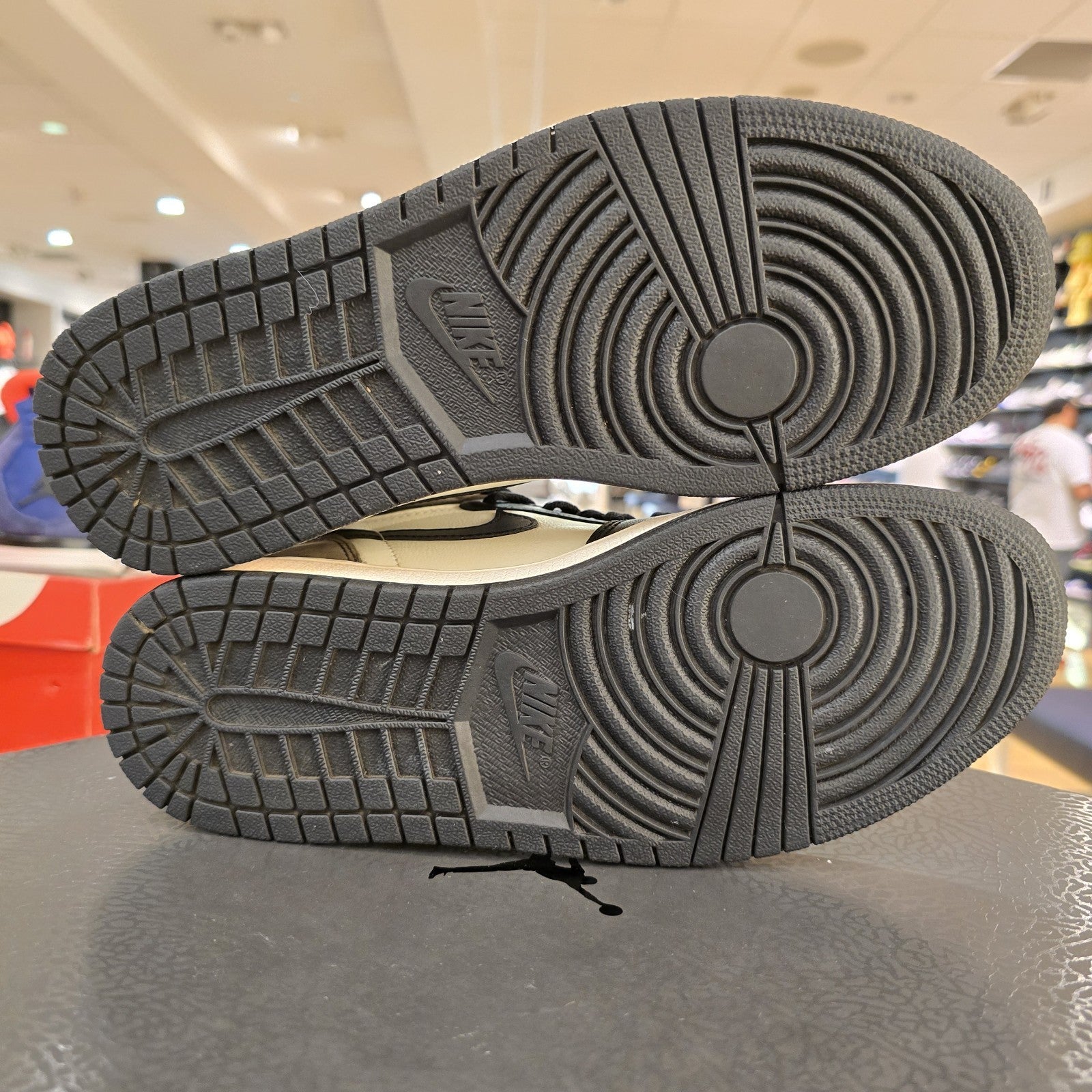 Size 9.5 - Jordan 1 Retro OG High Dark Mocha