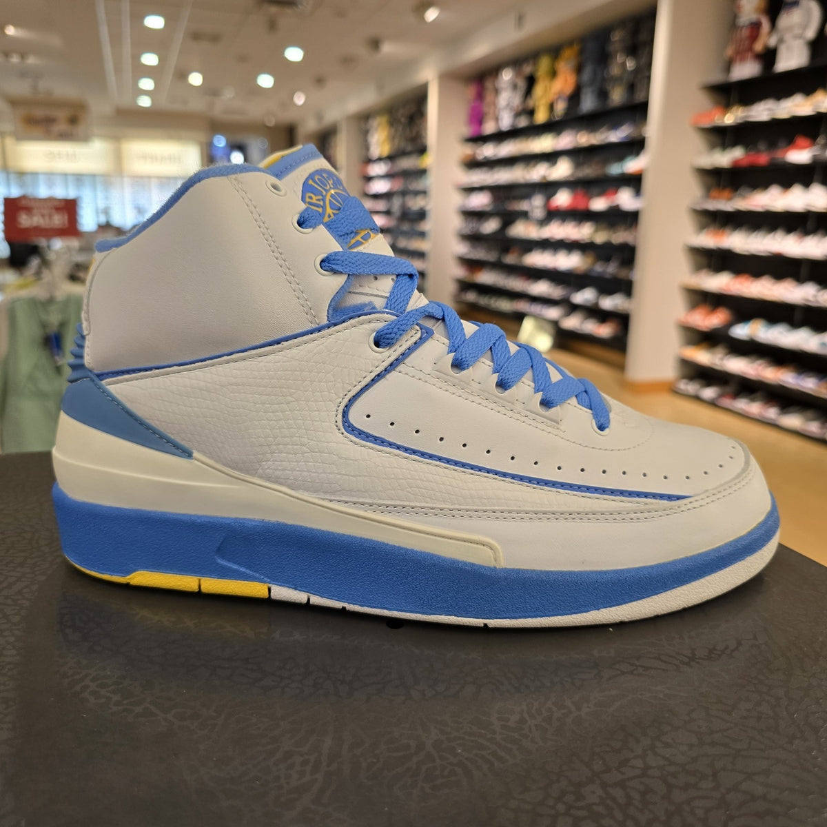 Size 9 - Air Jordan 2 Retro 2004 Carmelo